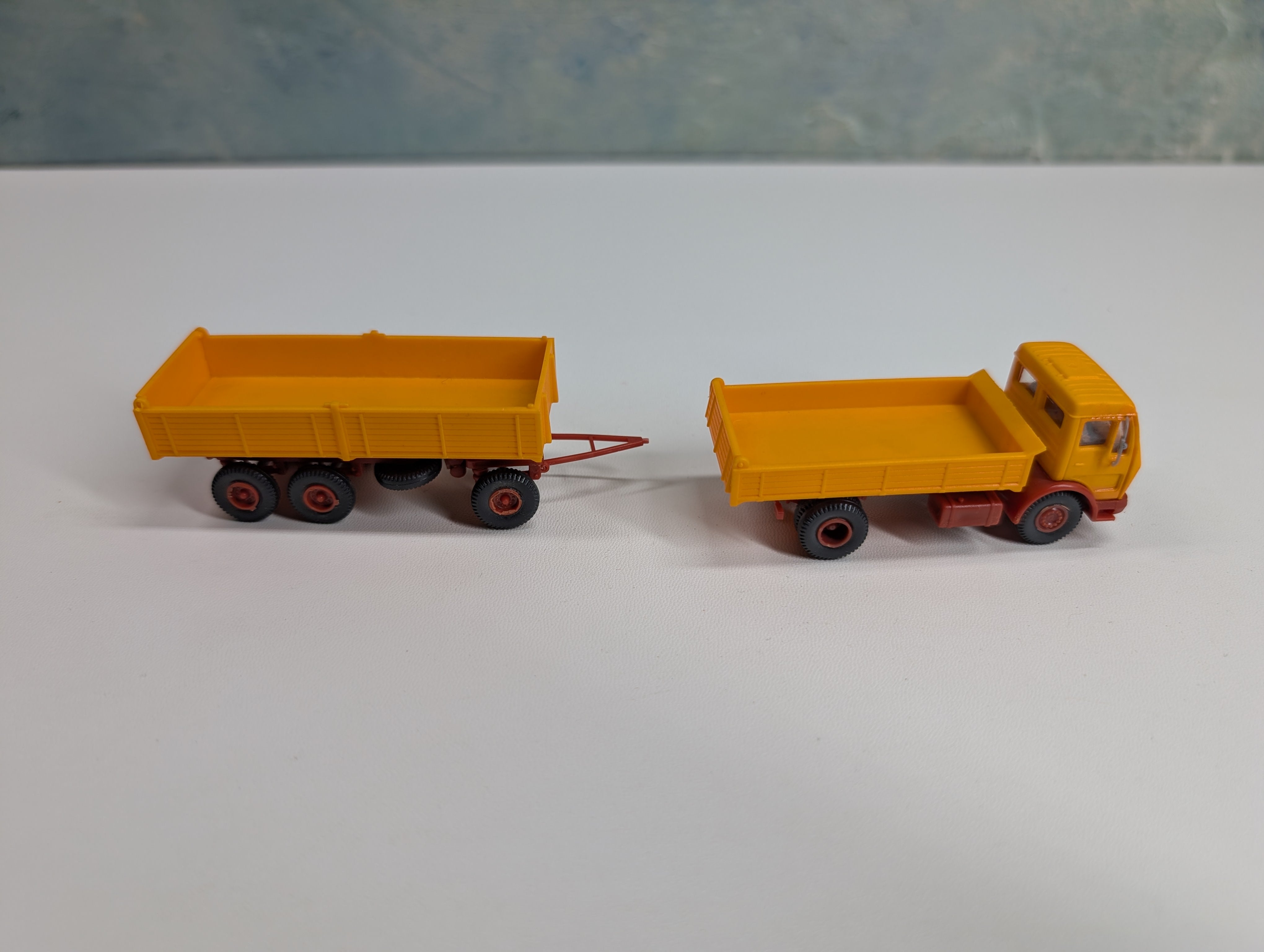 USED Kibri B-10010 HO Scale Mercedes Wackenhut Gravel Truck & Trailer