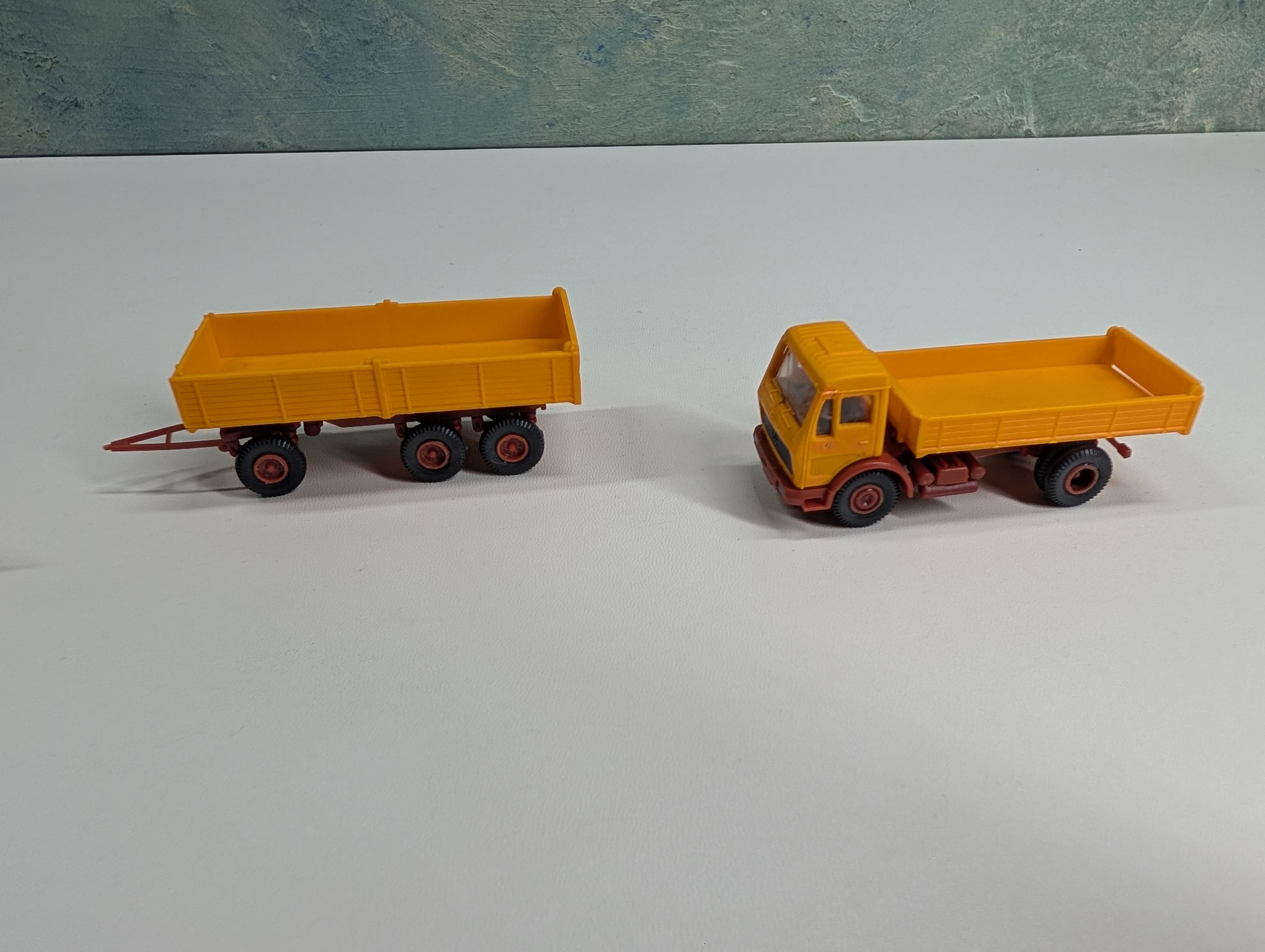 USED Kibri B-10010 HO Scale Mercedes Wackenhut Gravel Truck & Trailer