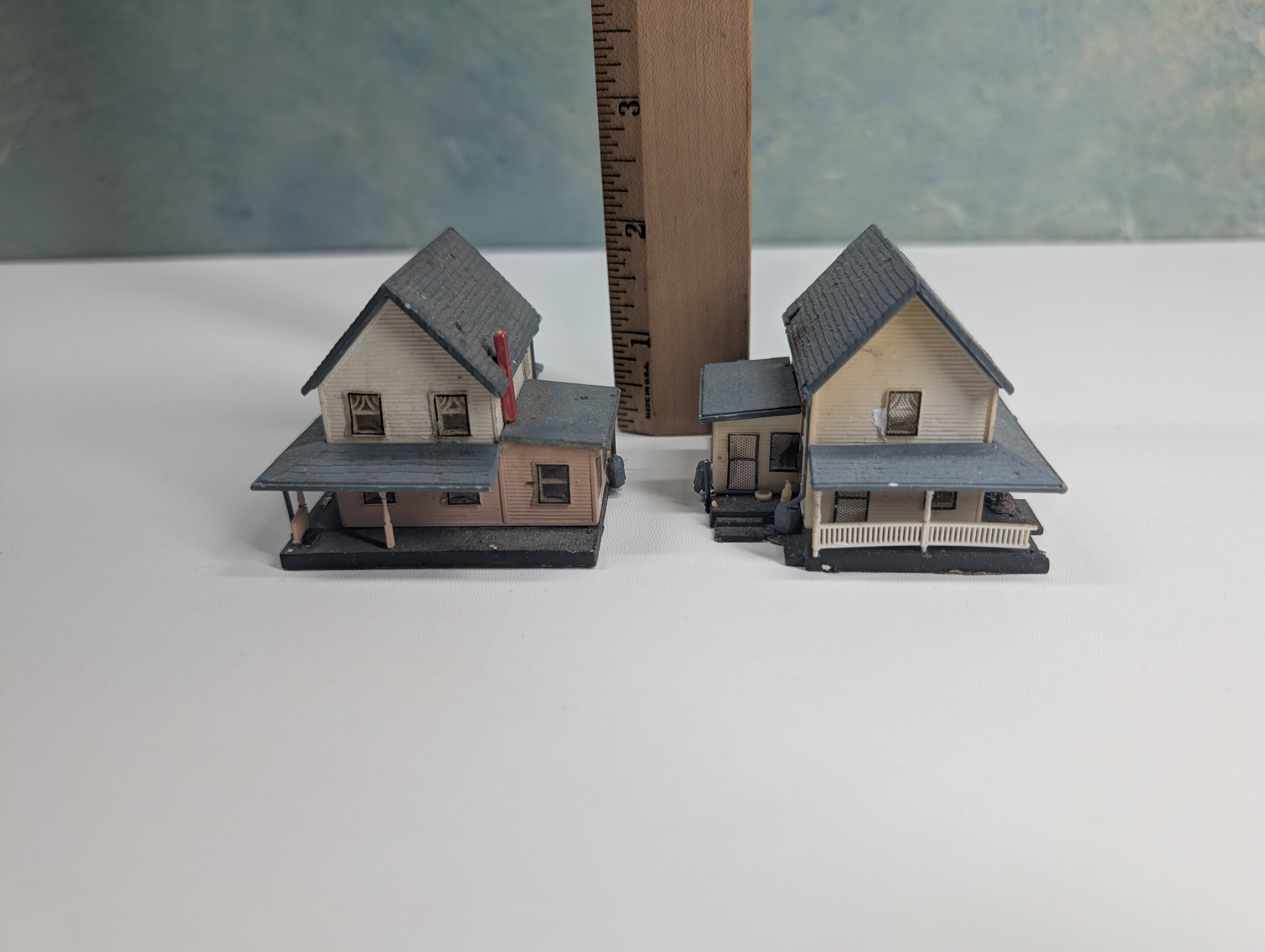 USED Bachmann N Scale Lot of 2 Houses (2 pcs)