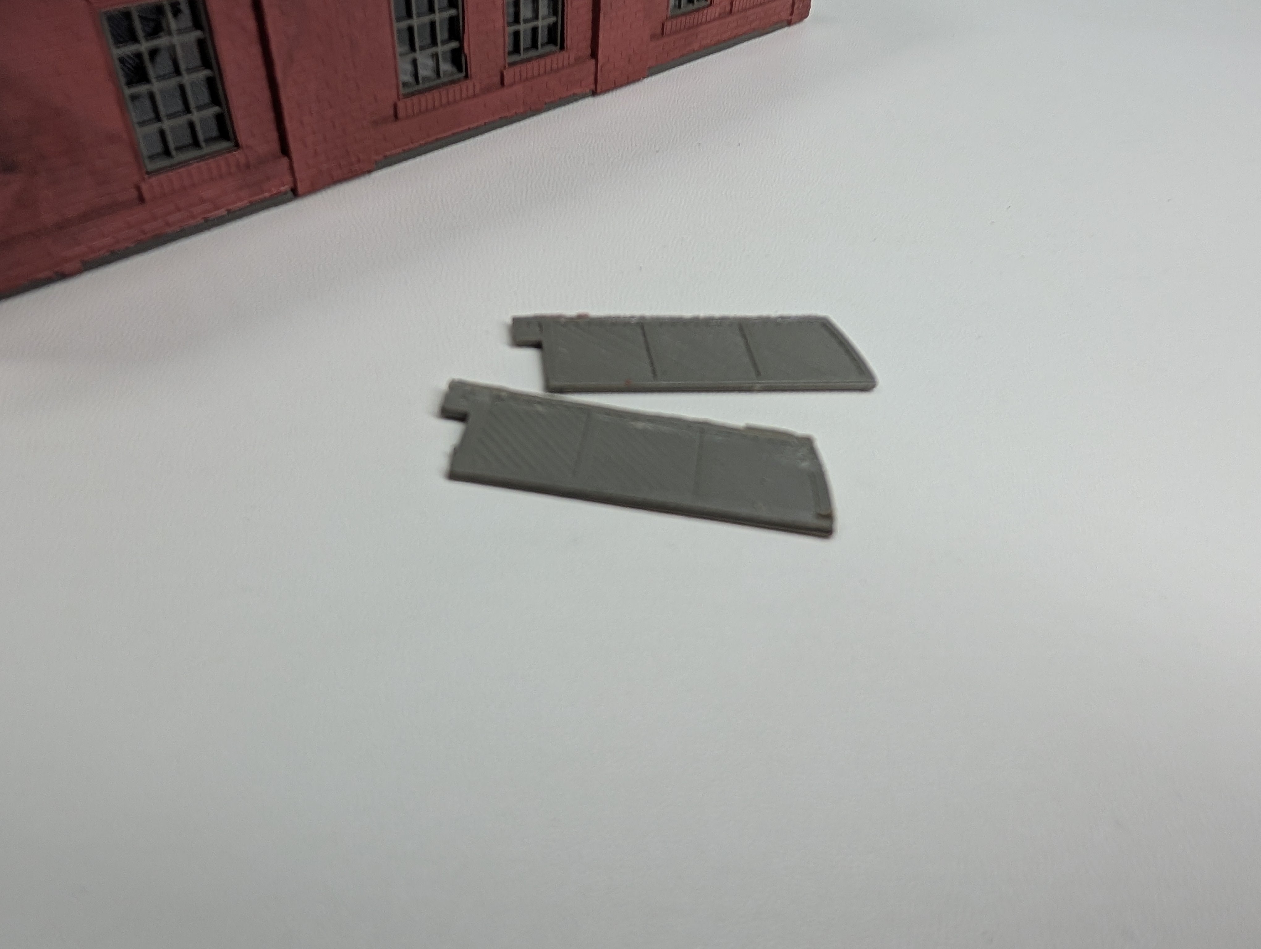 USED N Scale Single Stall Engine House, Brick