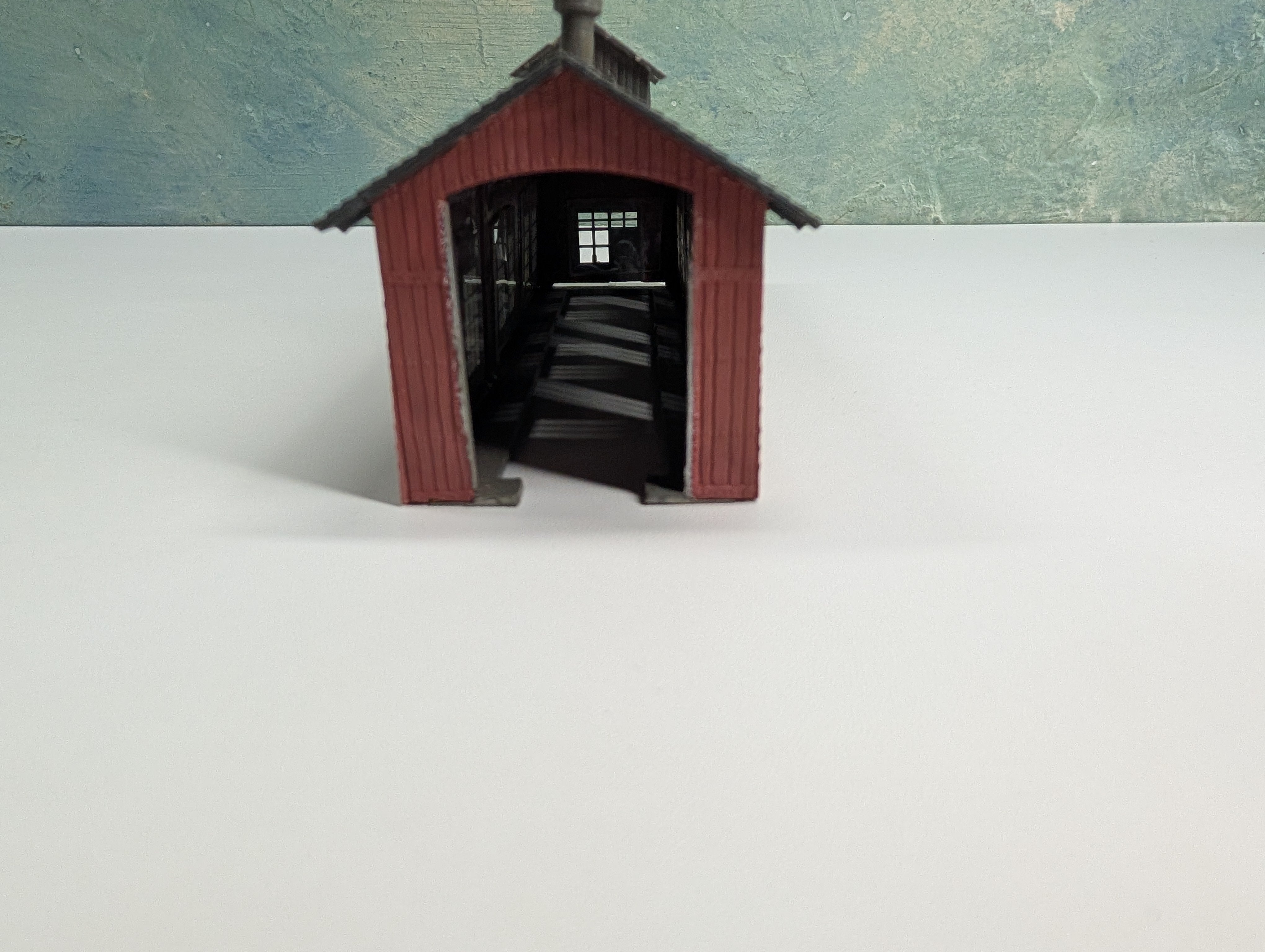 USED N Scale Single Stall Engine House, Brick