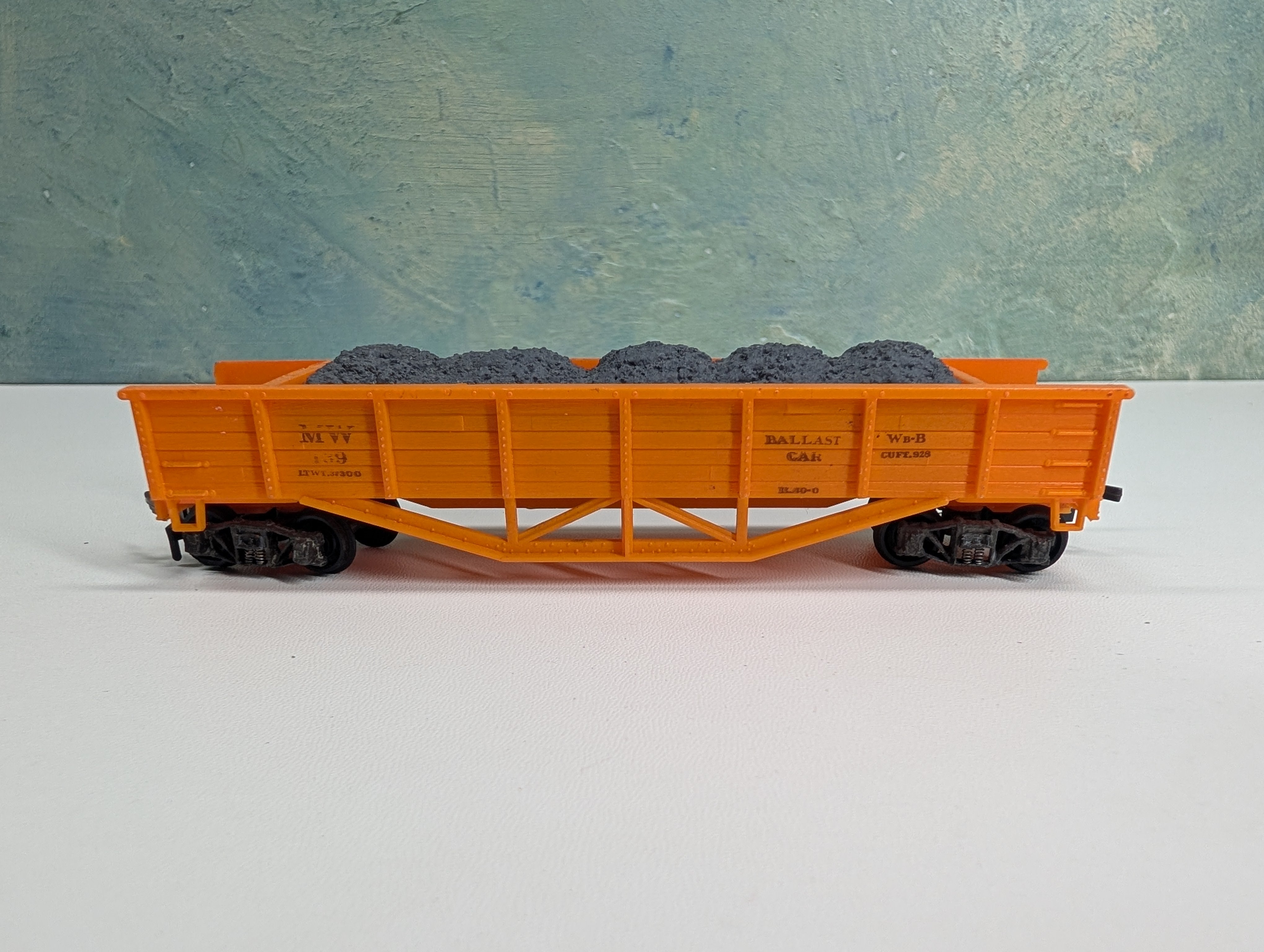 USED TRU SCALE HO Scale MOW Orange Ballast Car w/ Load MW #139