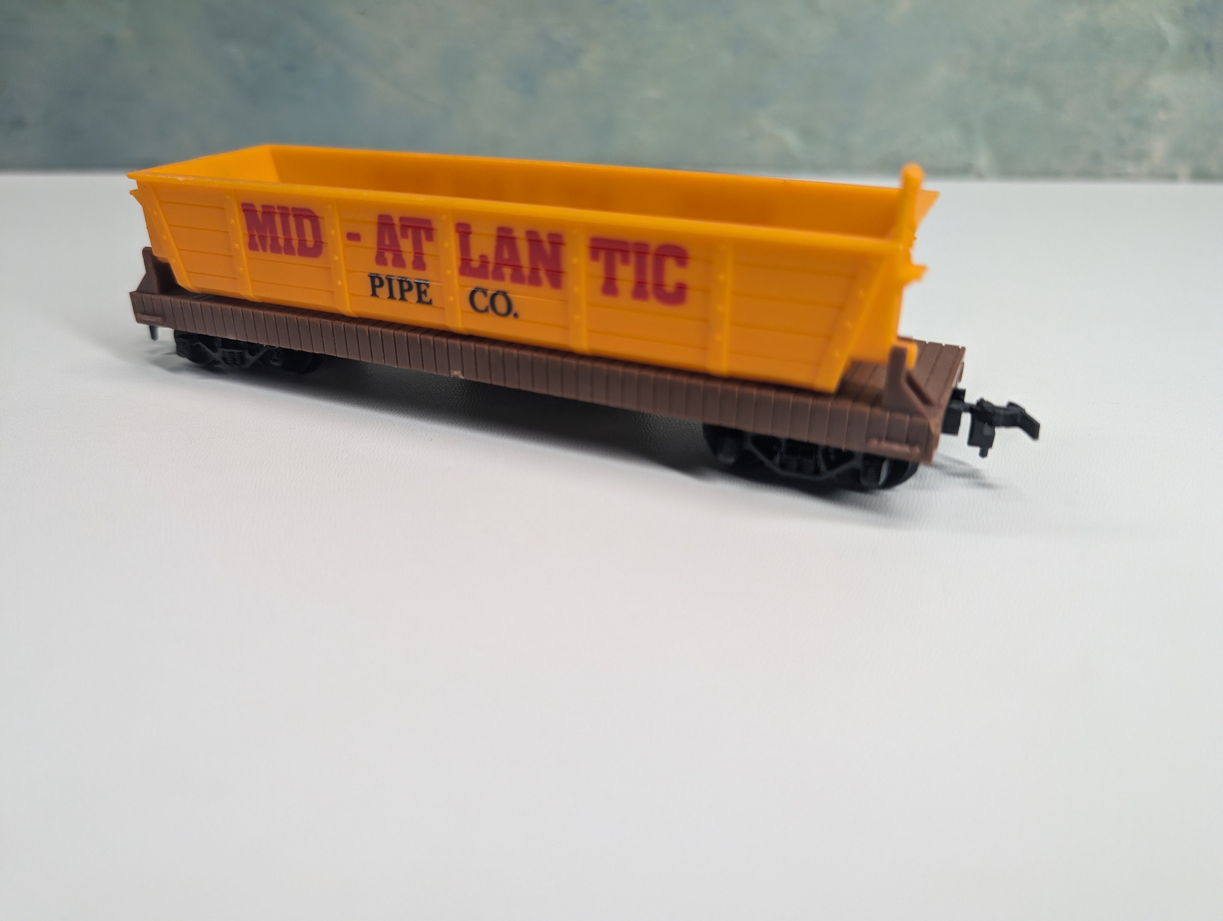 USED Tyco HO Scale Mid-Atlantic Pipe Co Dump Car Gondola