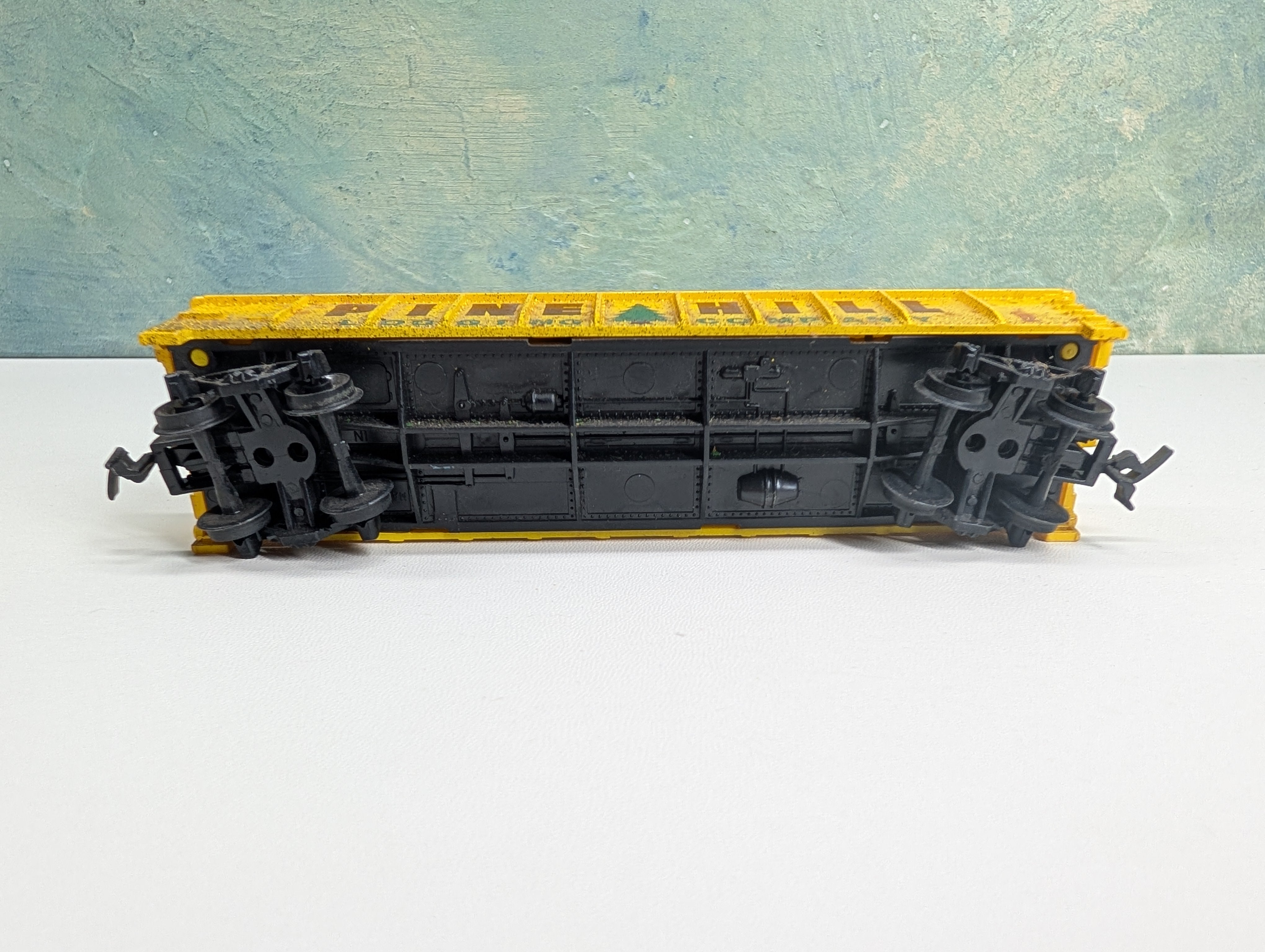 USED Tyco HO Scale 40' Gondola Pine Hill Logging Company Weathered