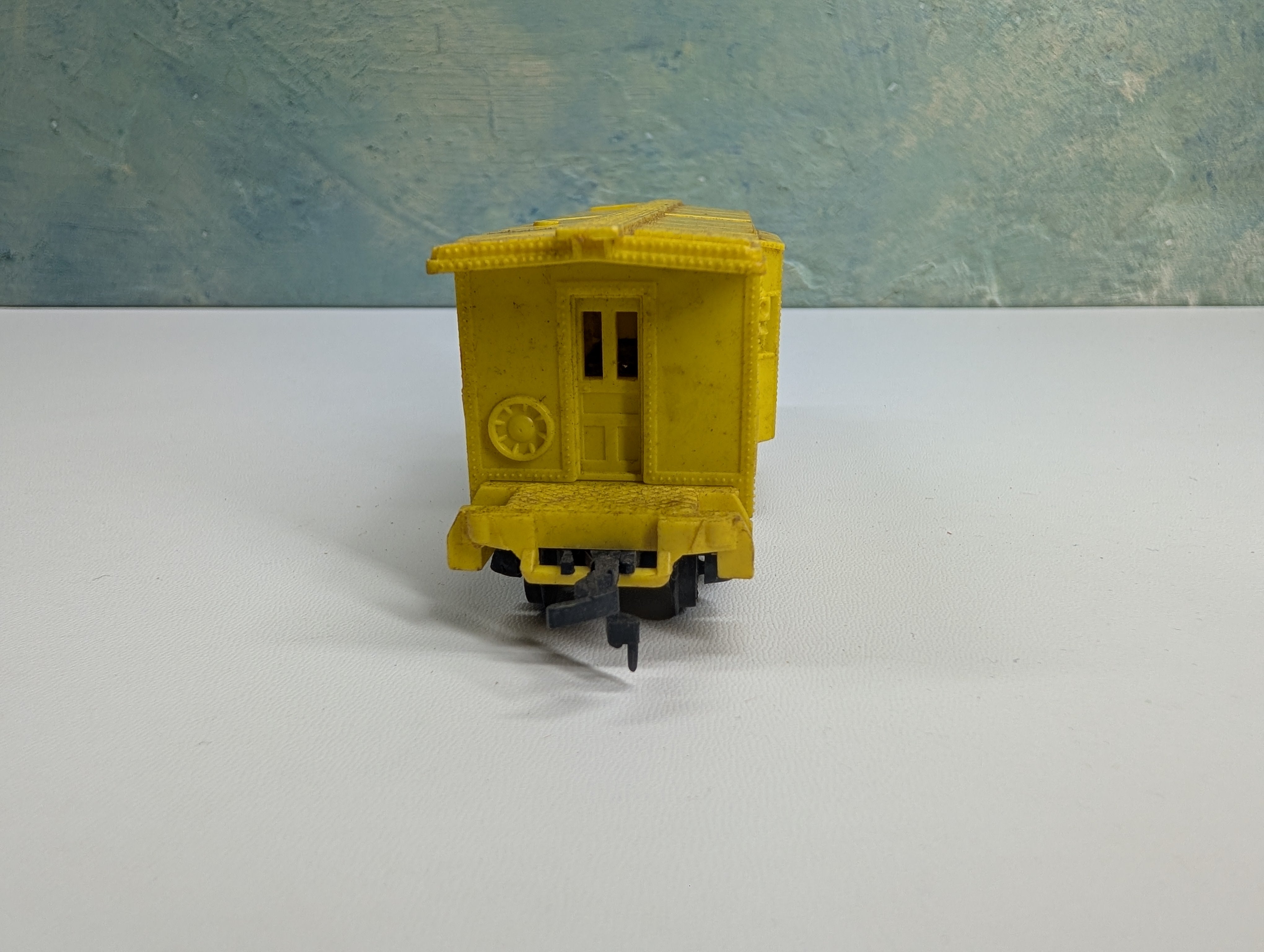 USED MARX HO Scale Yellow Radio Equipped Bay Window Caboose Santa Fe #2226