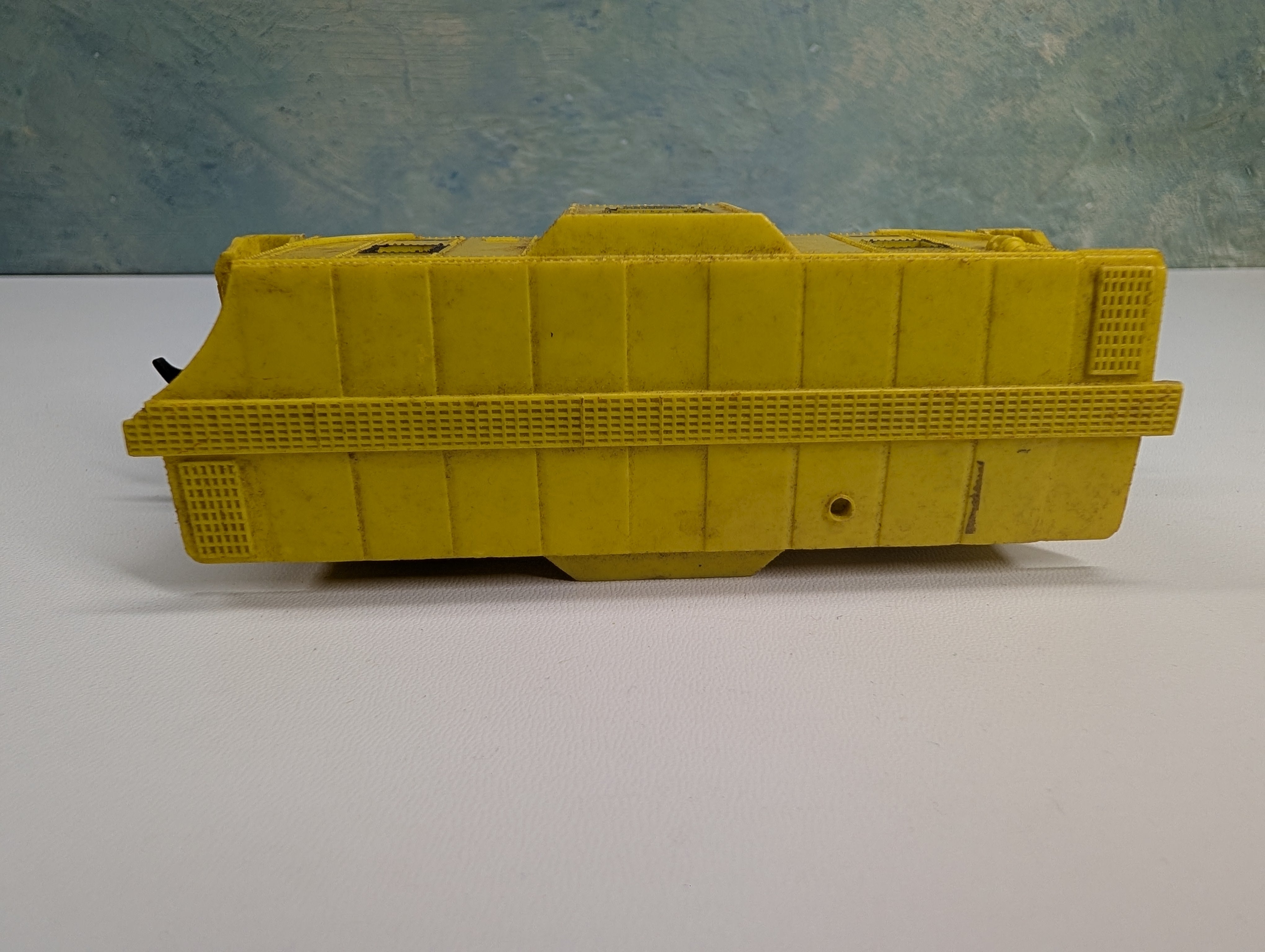 USED MARX HO Scale Yellow Radio Equipped Bay Window Caboose Santa Fe #2226