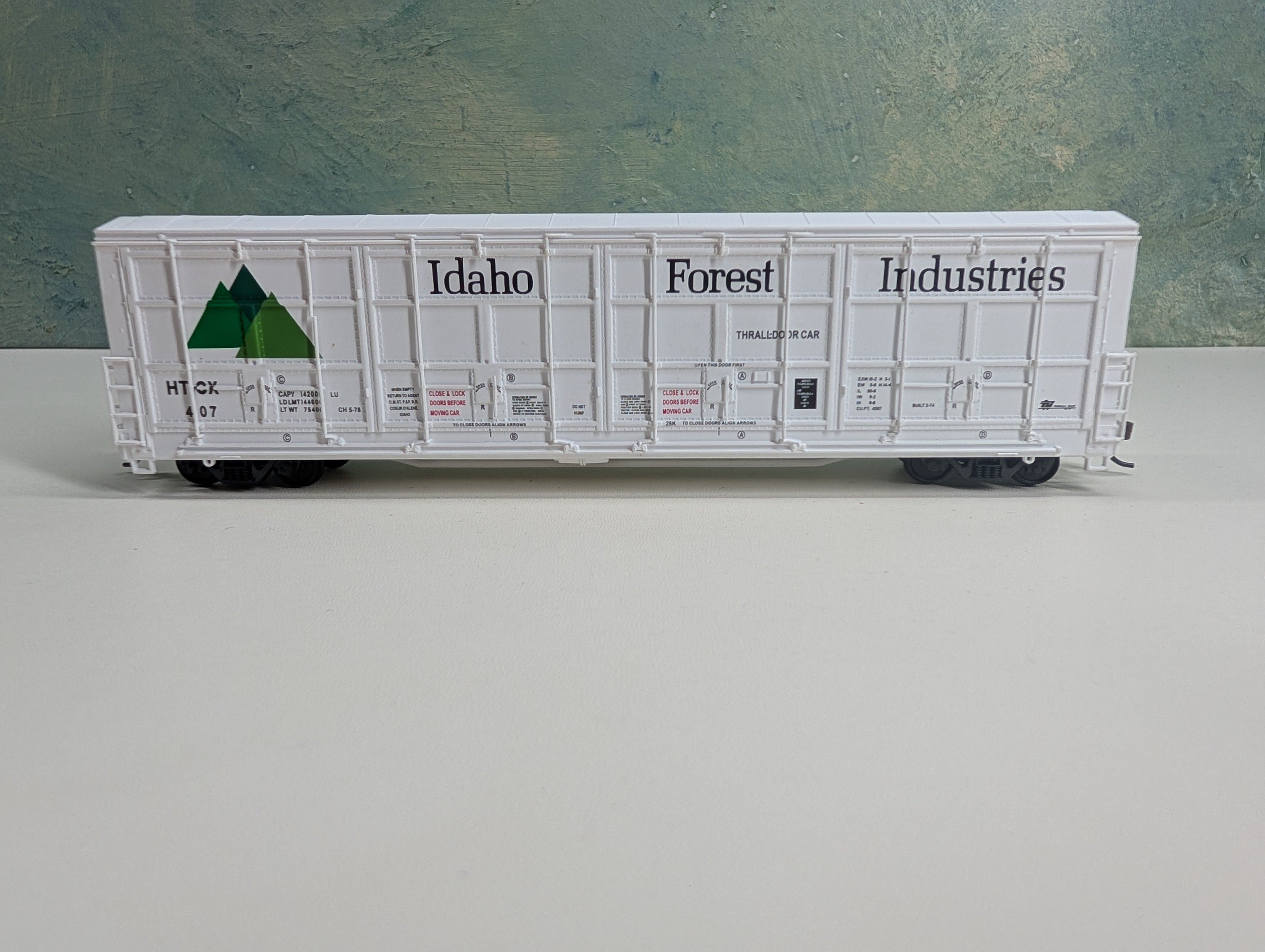 USED Walthers HO Scale Thrall Door Box Car Idaho Forest Industries HTCX #407