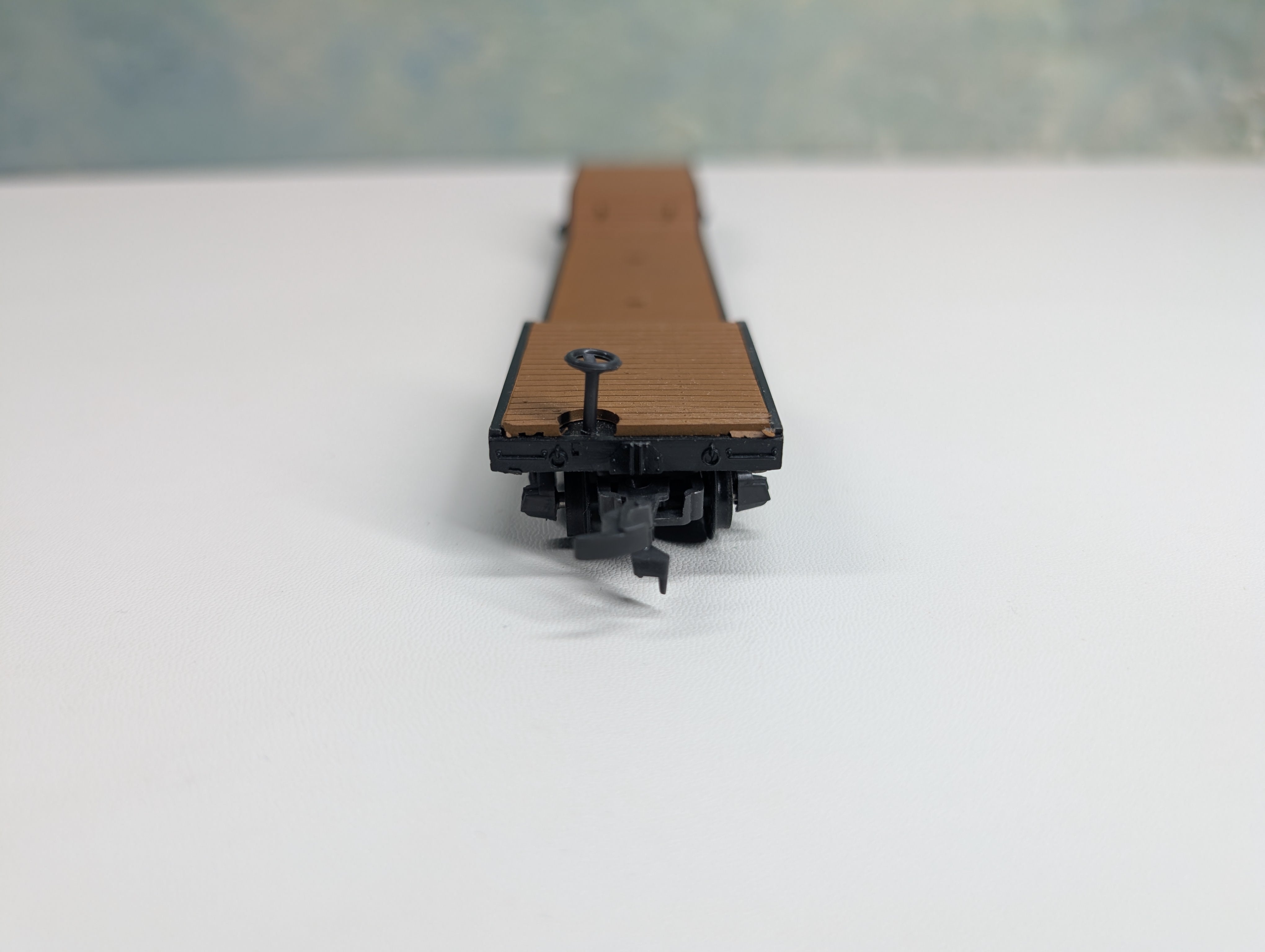 USED HO Scale Center Depressed Flat Car w/ Army Tank Car Load US Army 2220