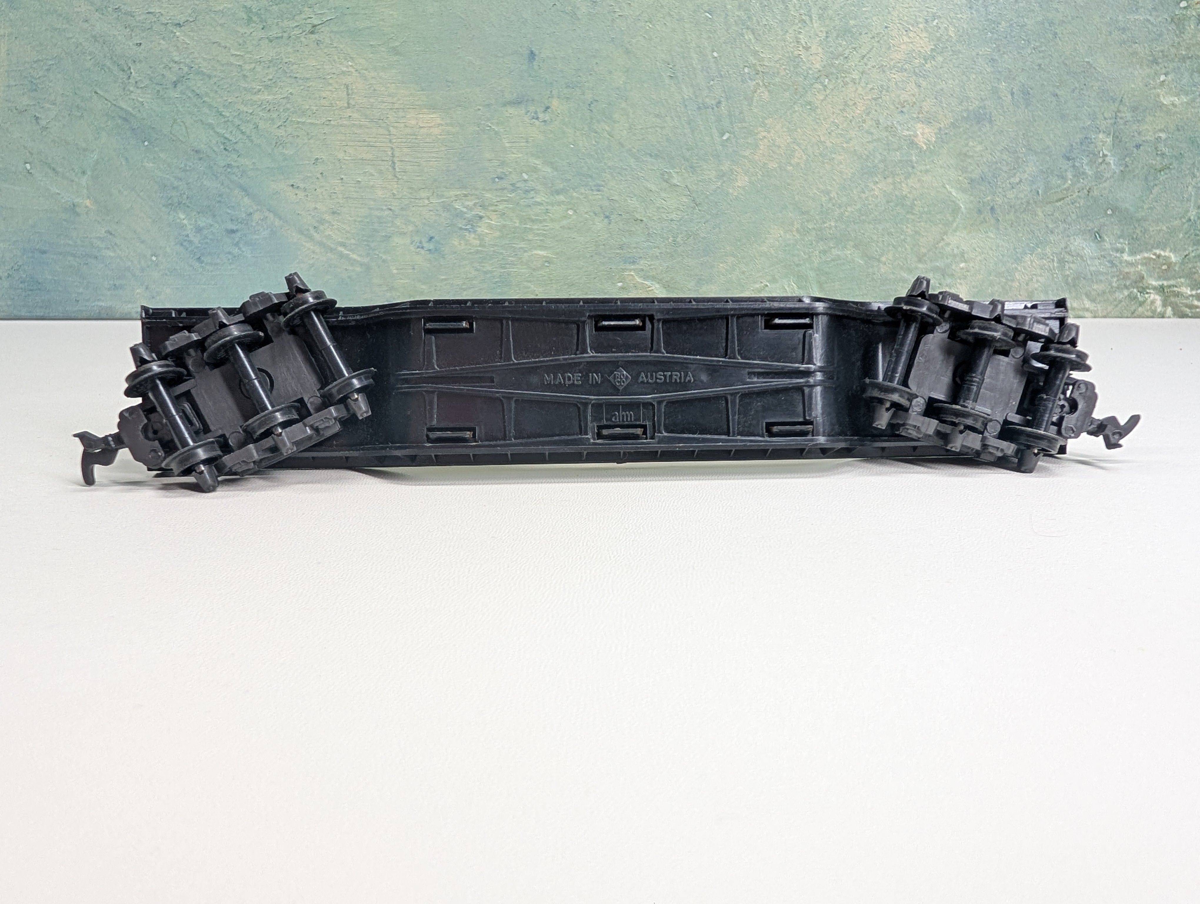 USED HO Scale Center Depressed Flat Car w/ Army Tank Car Load US Army 2220