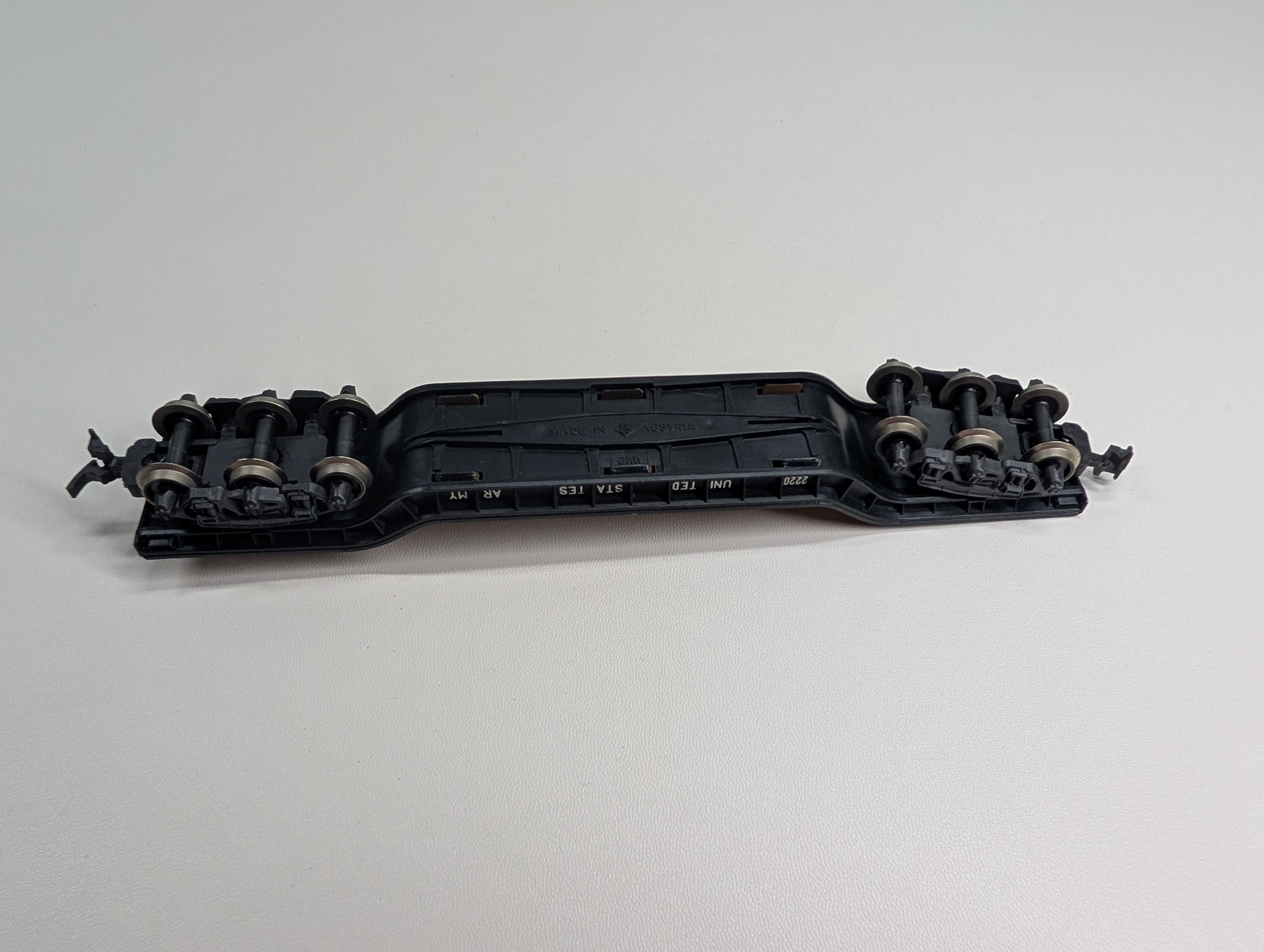 USED HO Scale Center Depressed Flat Car w/ Army Tank Car Load US Army 2220