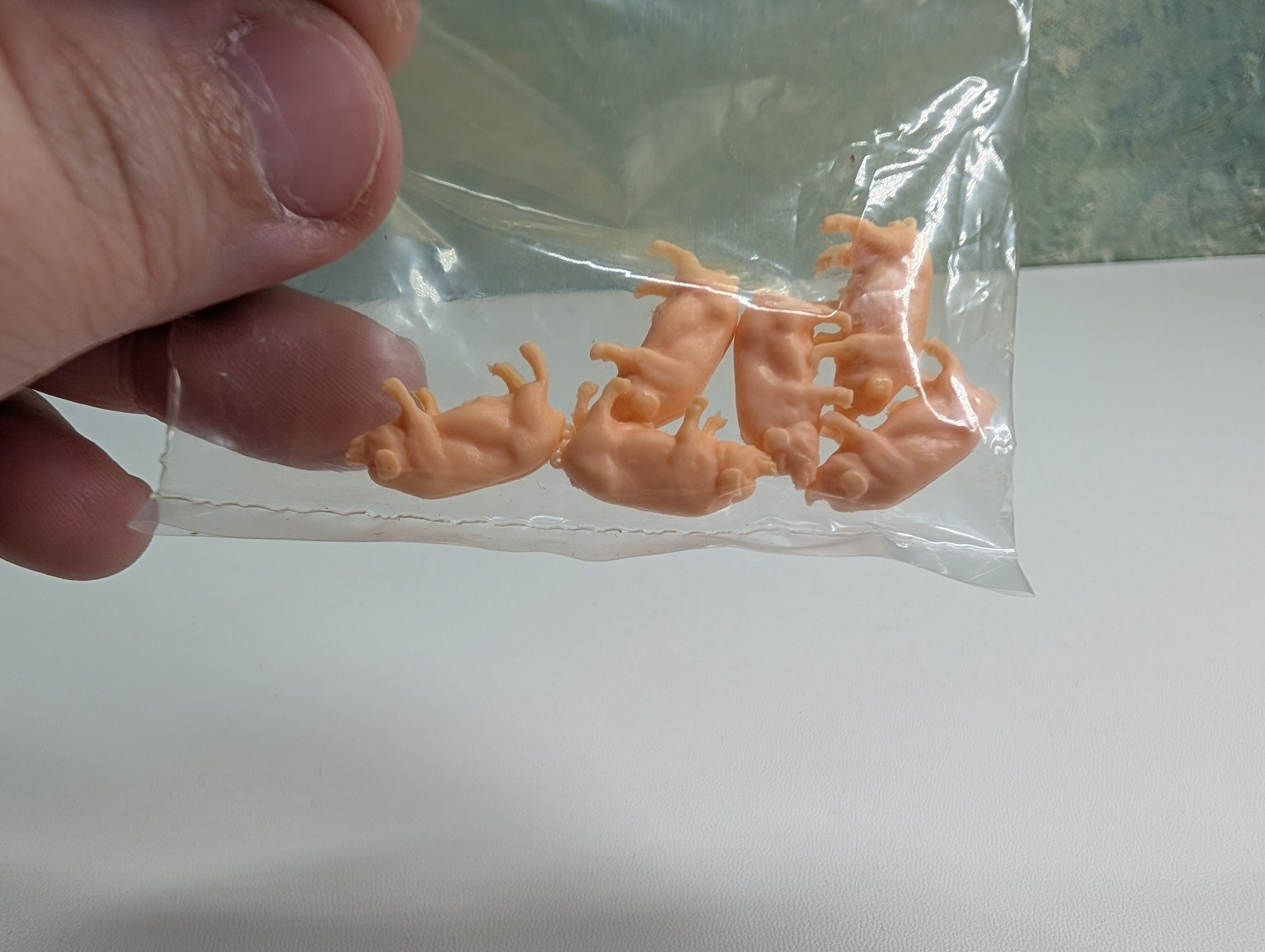 USED HO Scale Pigs (6 pcs)