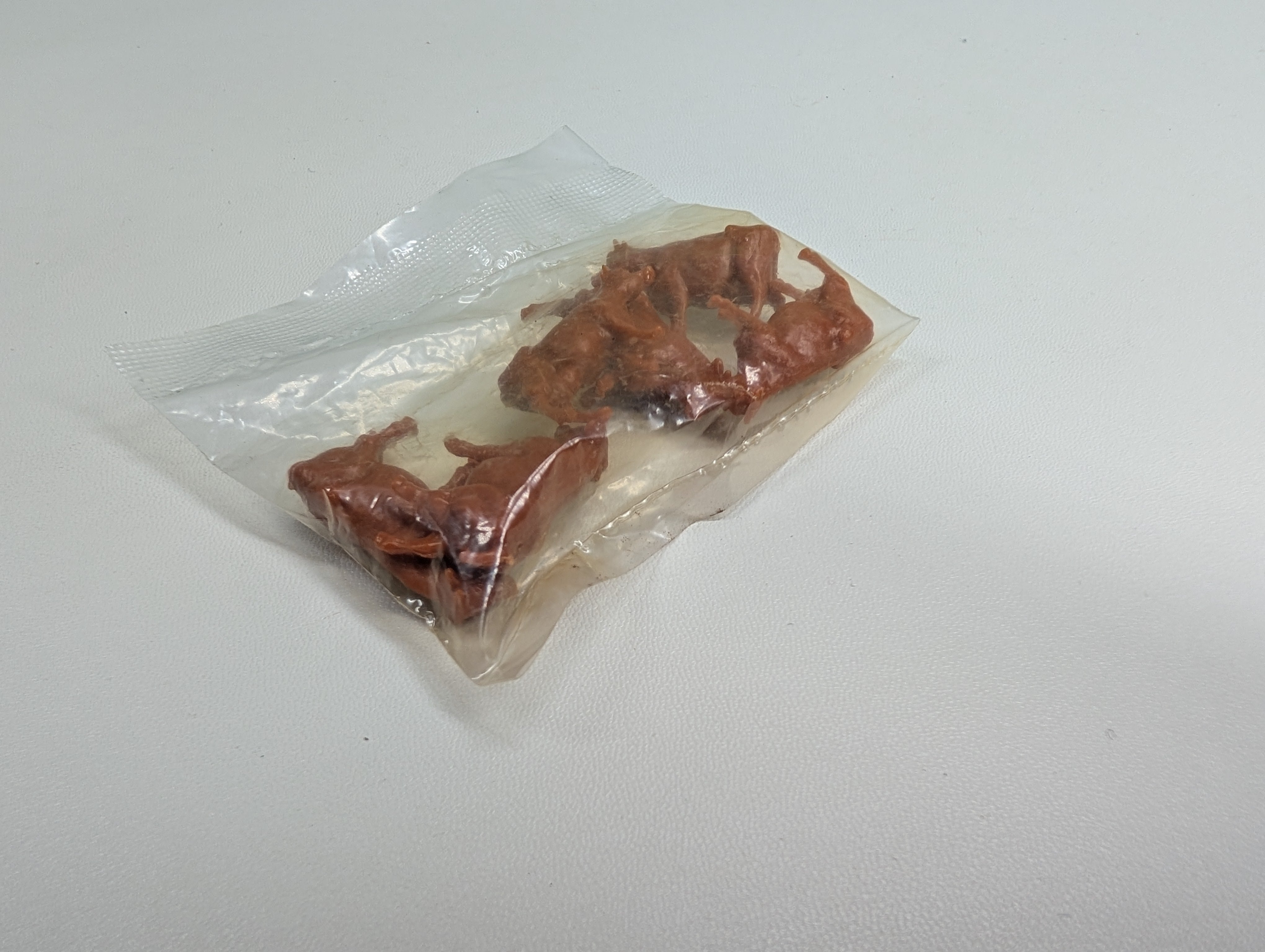 USED HO Scale Brown Cows (6 pcs)