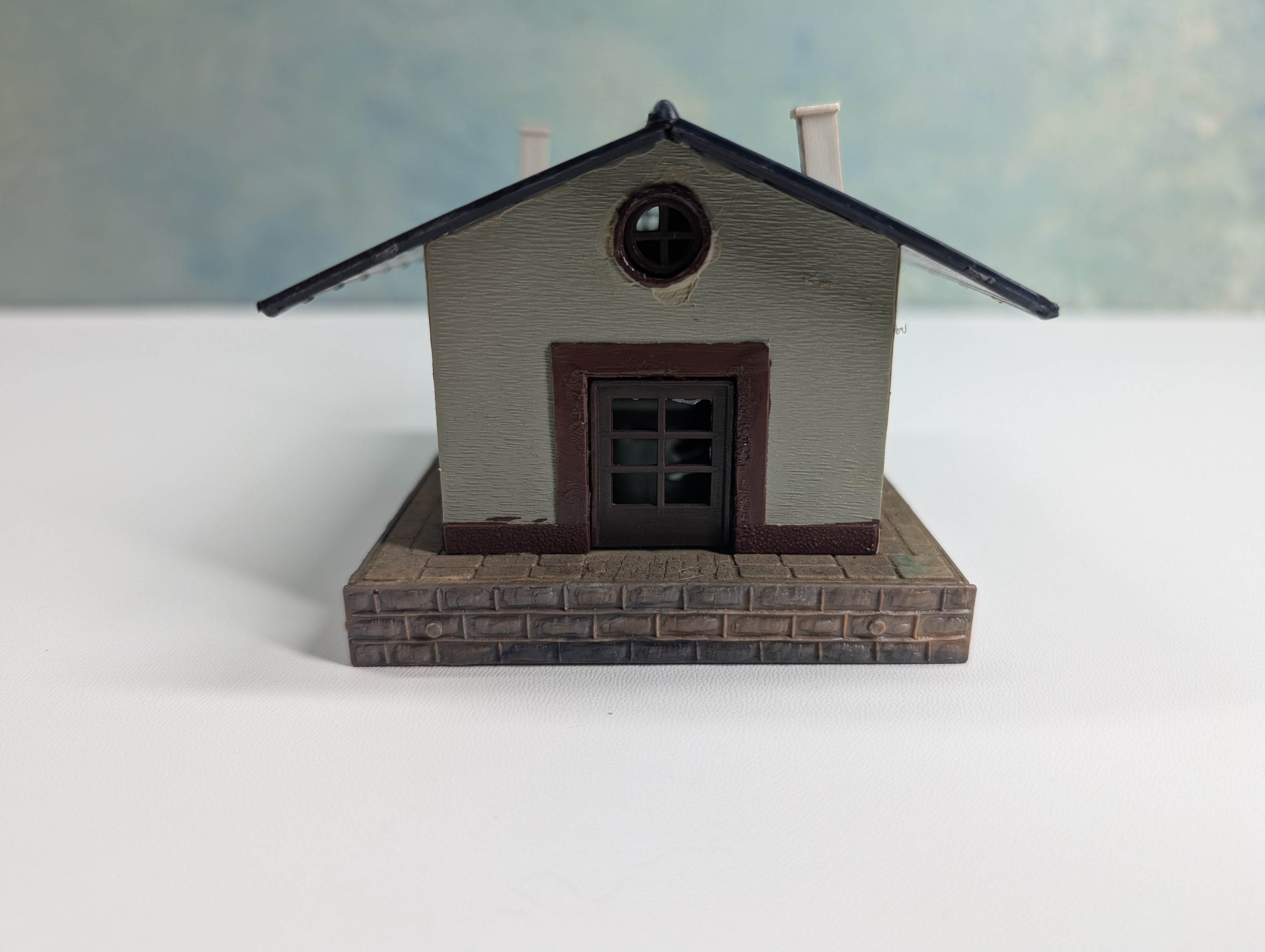 USED HO Scale Shed with Brick Ramp