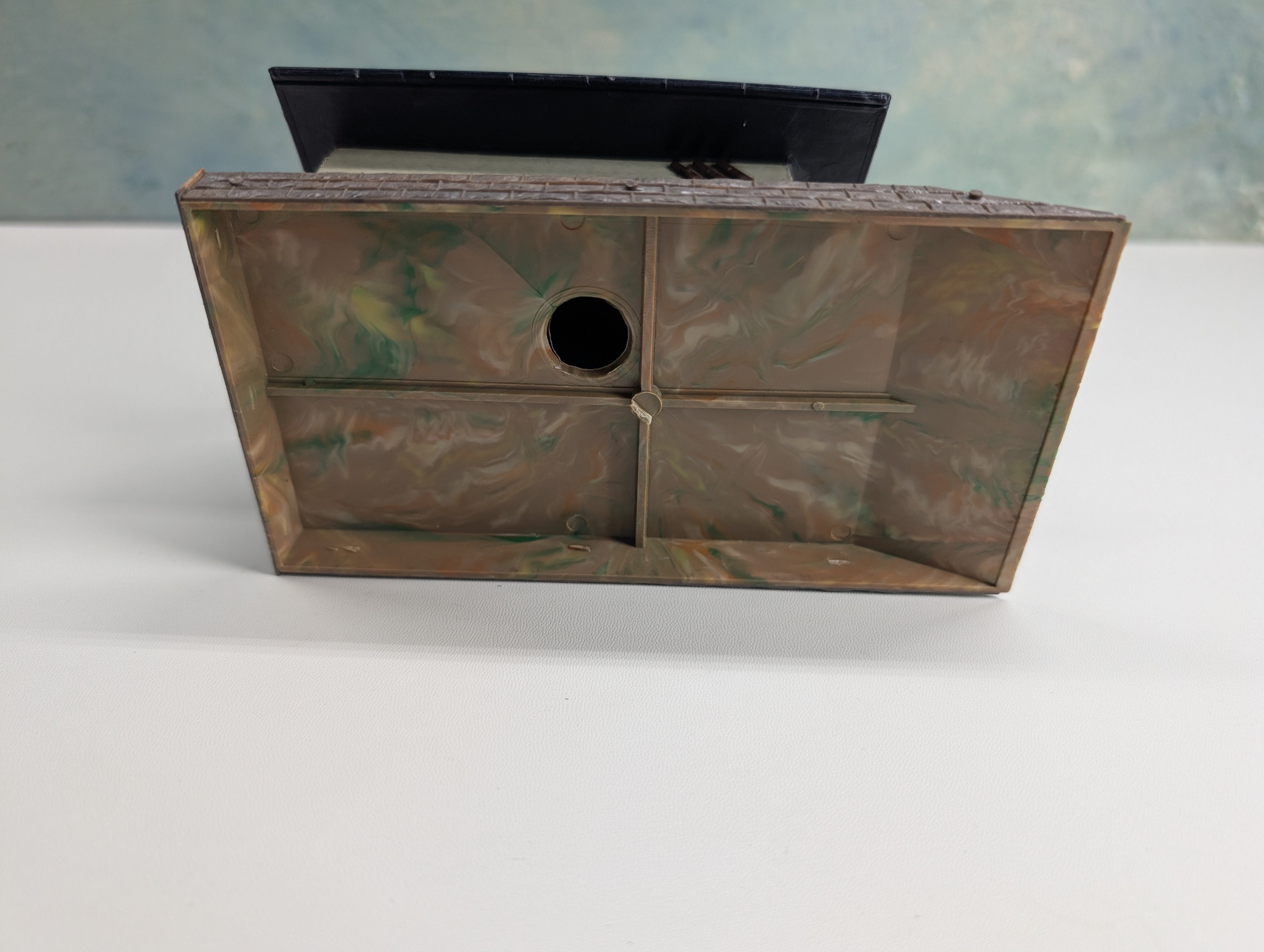 USED HO Scale Shed with Brick Ramp