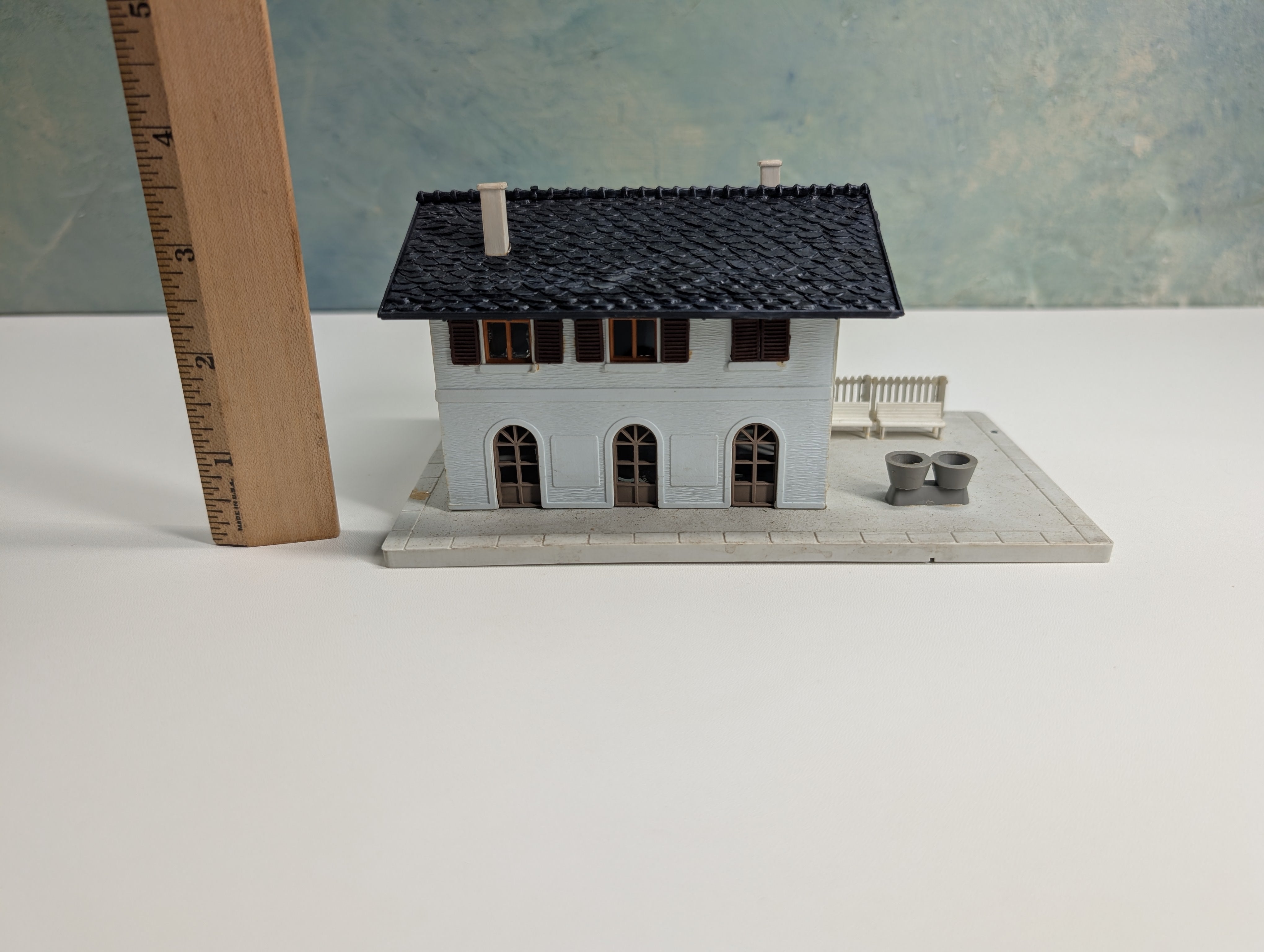 USED HO Scale Old Time Chapel