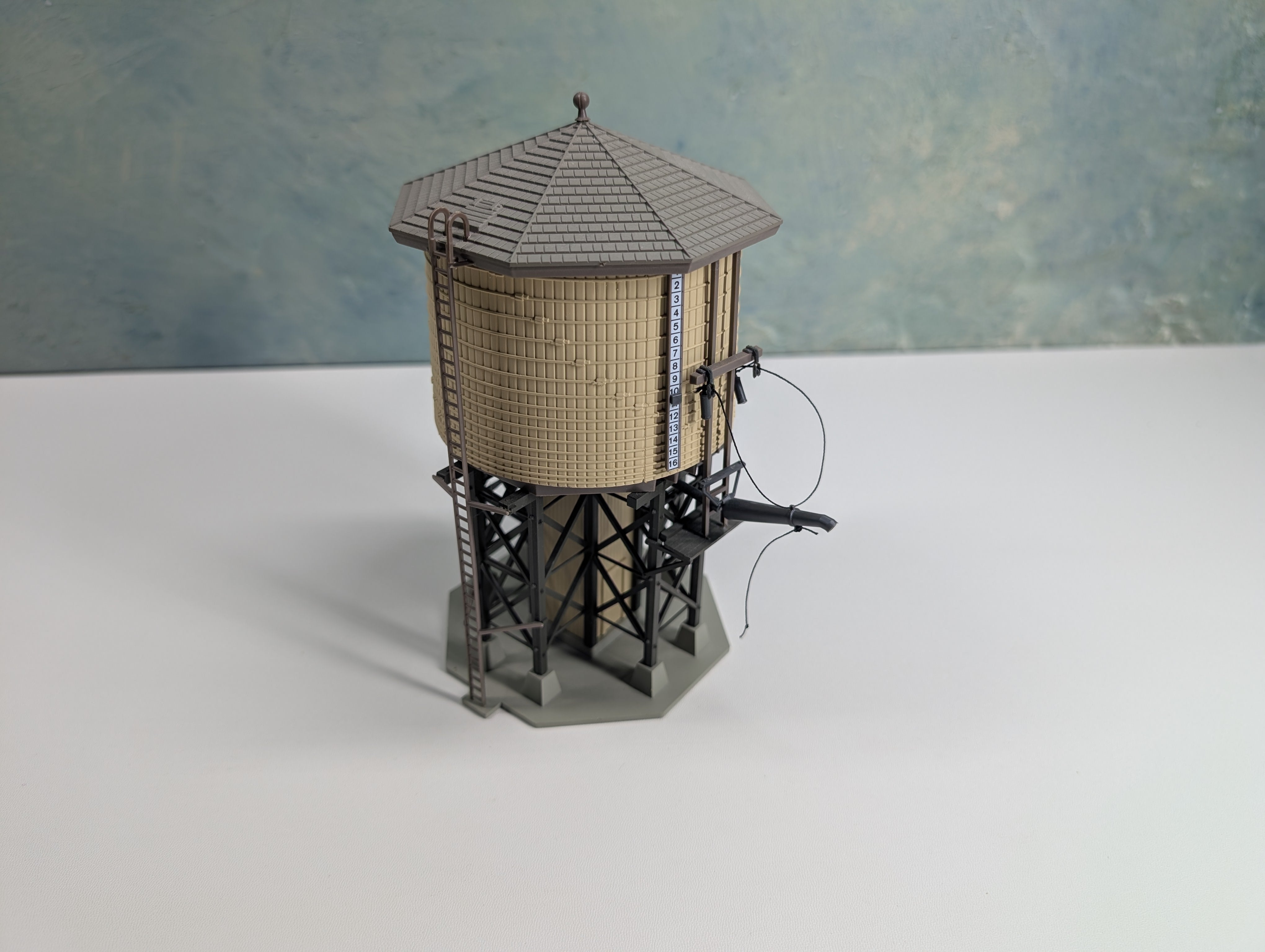 USED Walthers HO Scale Wood Water Tower Tank