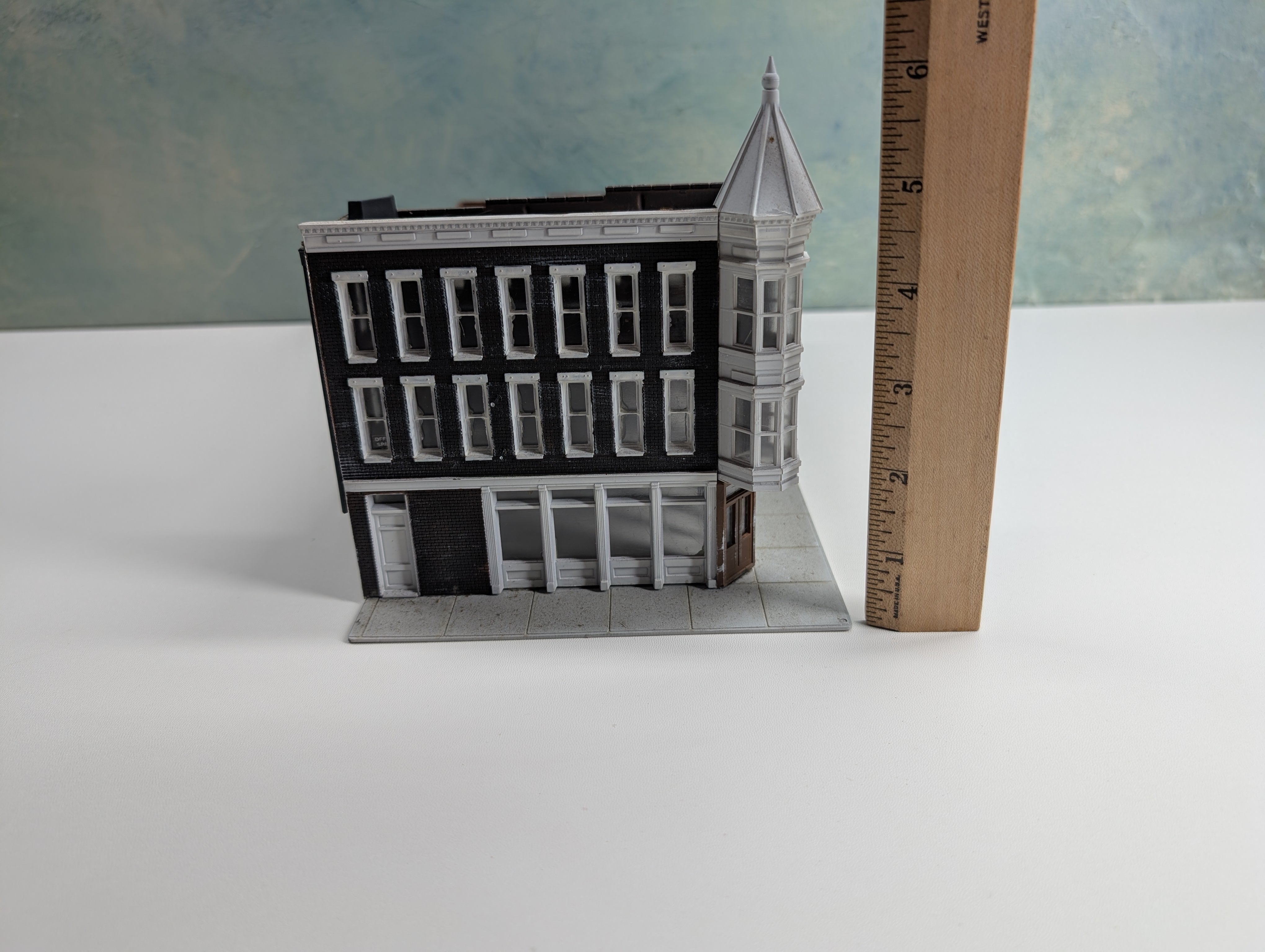 USED HO Scale Merchant's Row