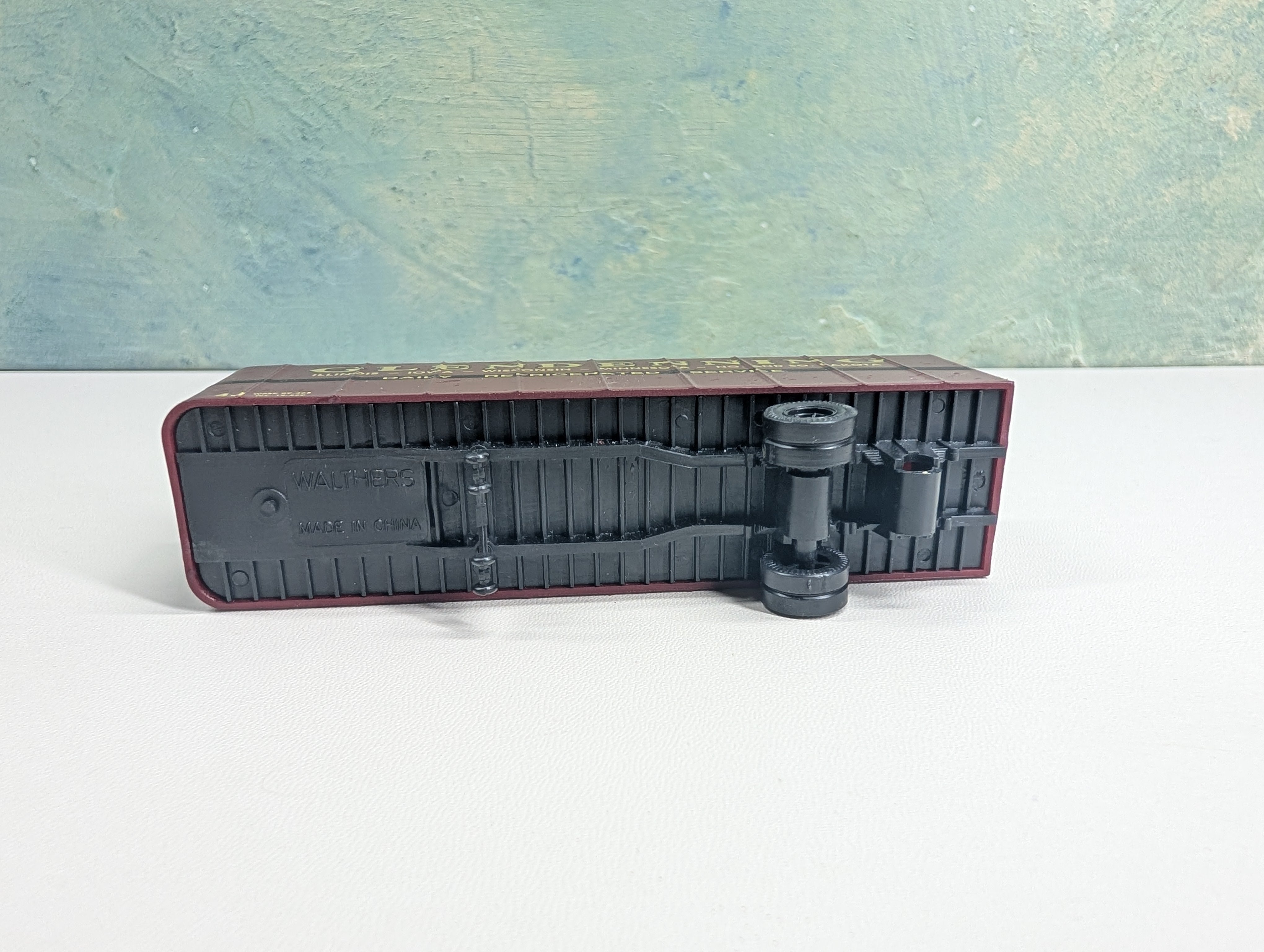 USED Walthers HO Scale 32' Piggy Trailer Glendenning Refrigerated Service