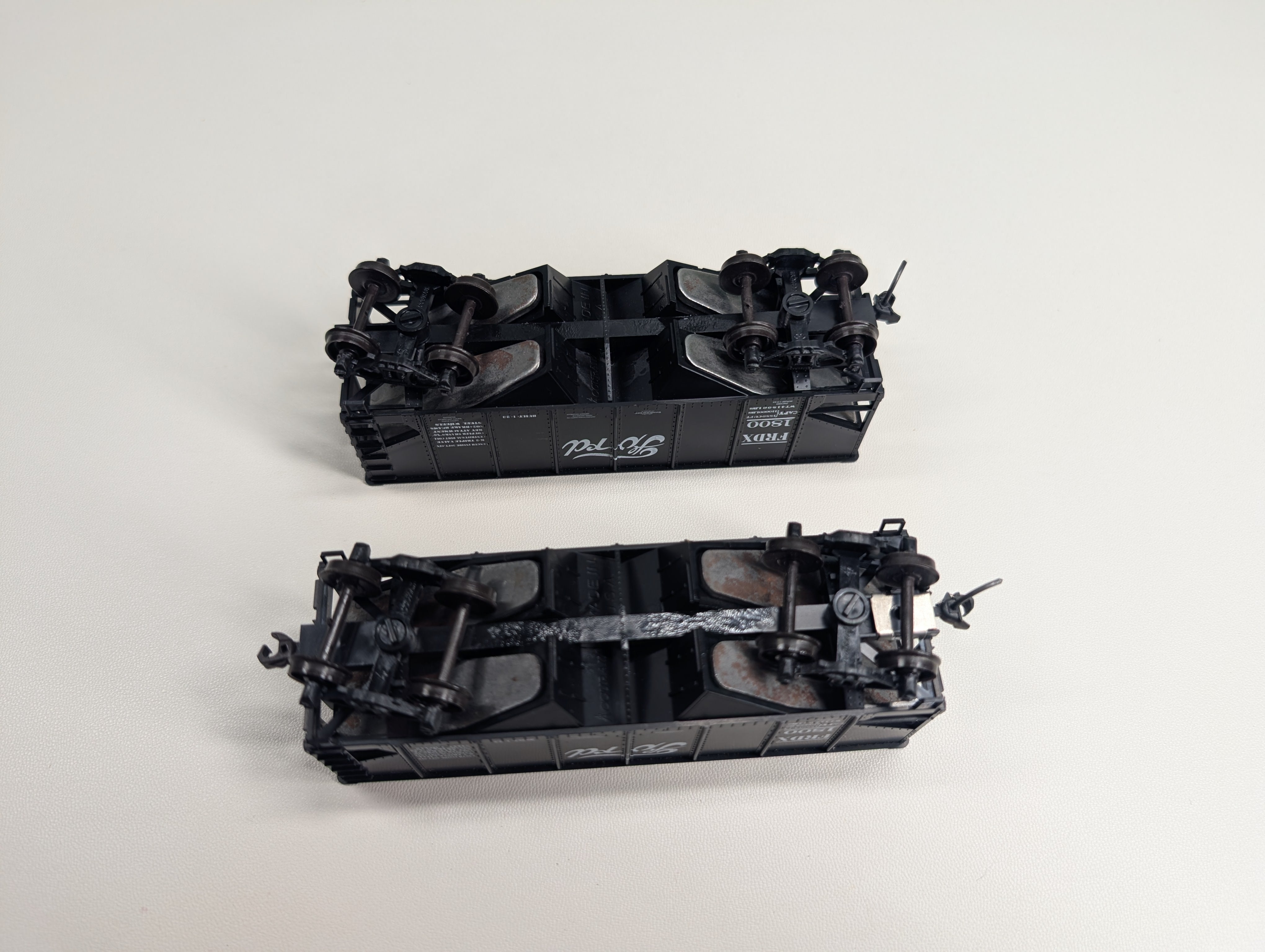 USED Accurail HO Scale 2 Bay Hopper Ford FRDX #1800 (2 pcs)