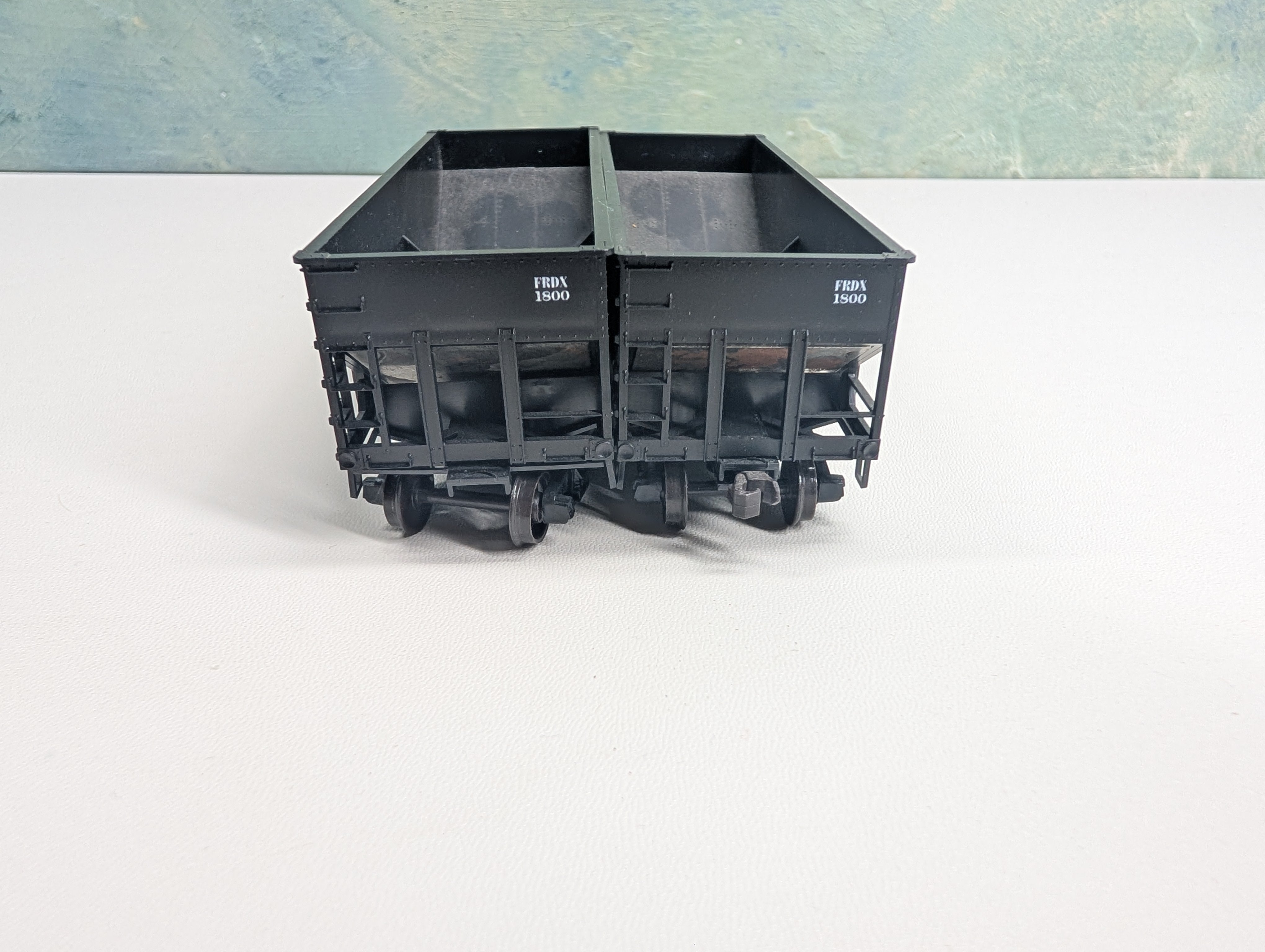 USED Accurail HO Scale 2 Bay Hopper Ford FRDX #1800 (2 pcs)