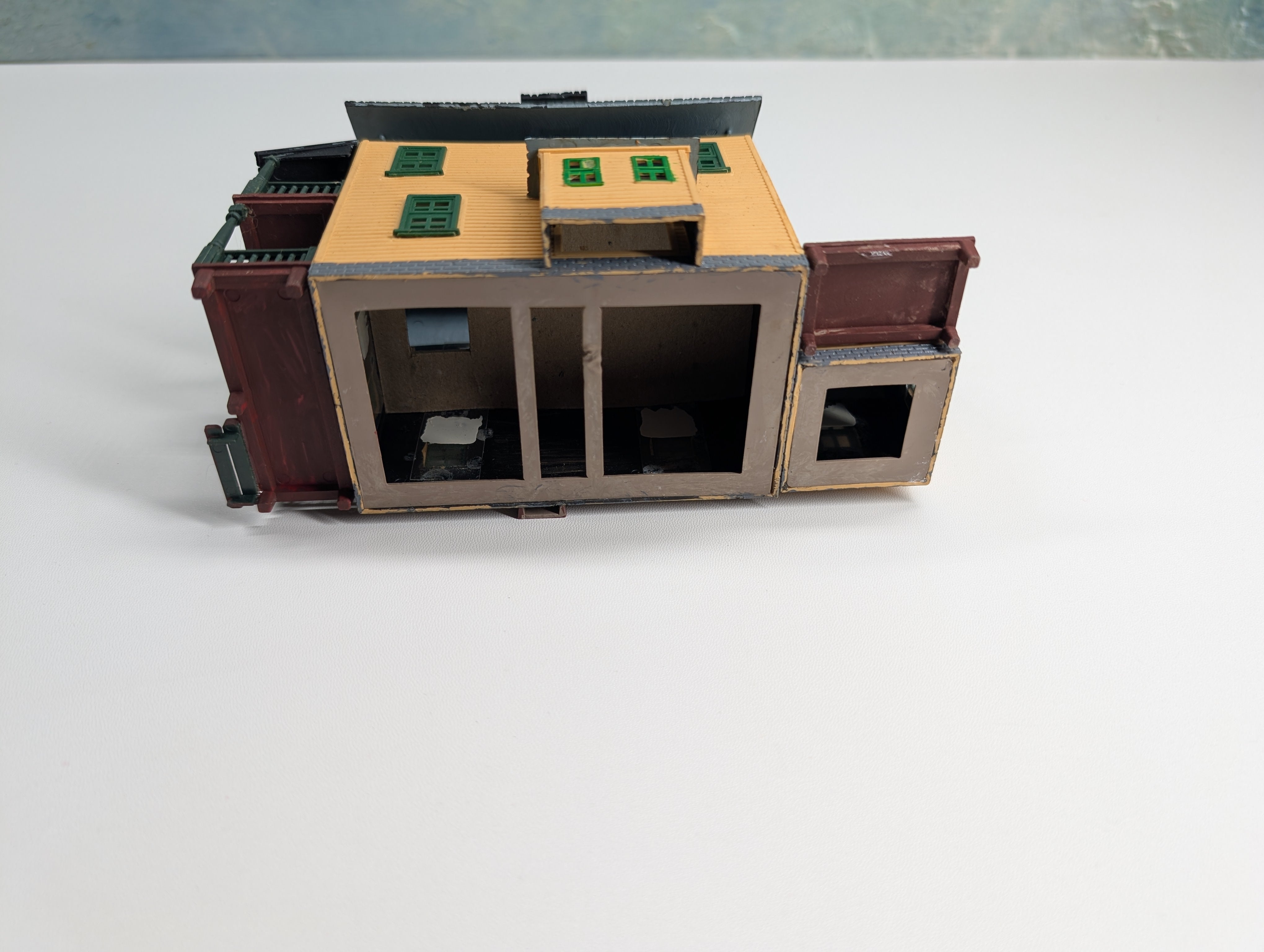 USED HO Scale Yellow House w/ Porch