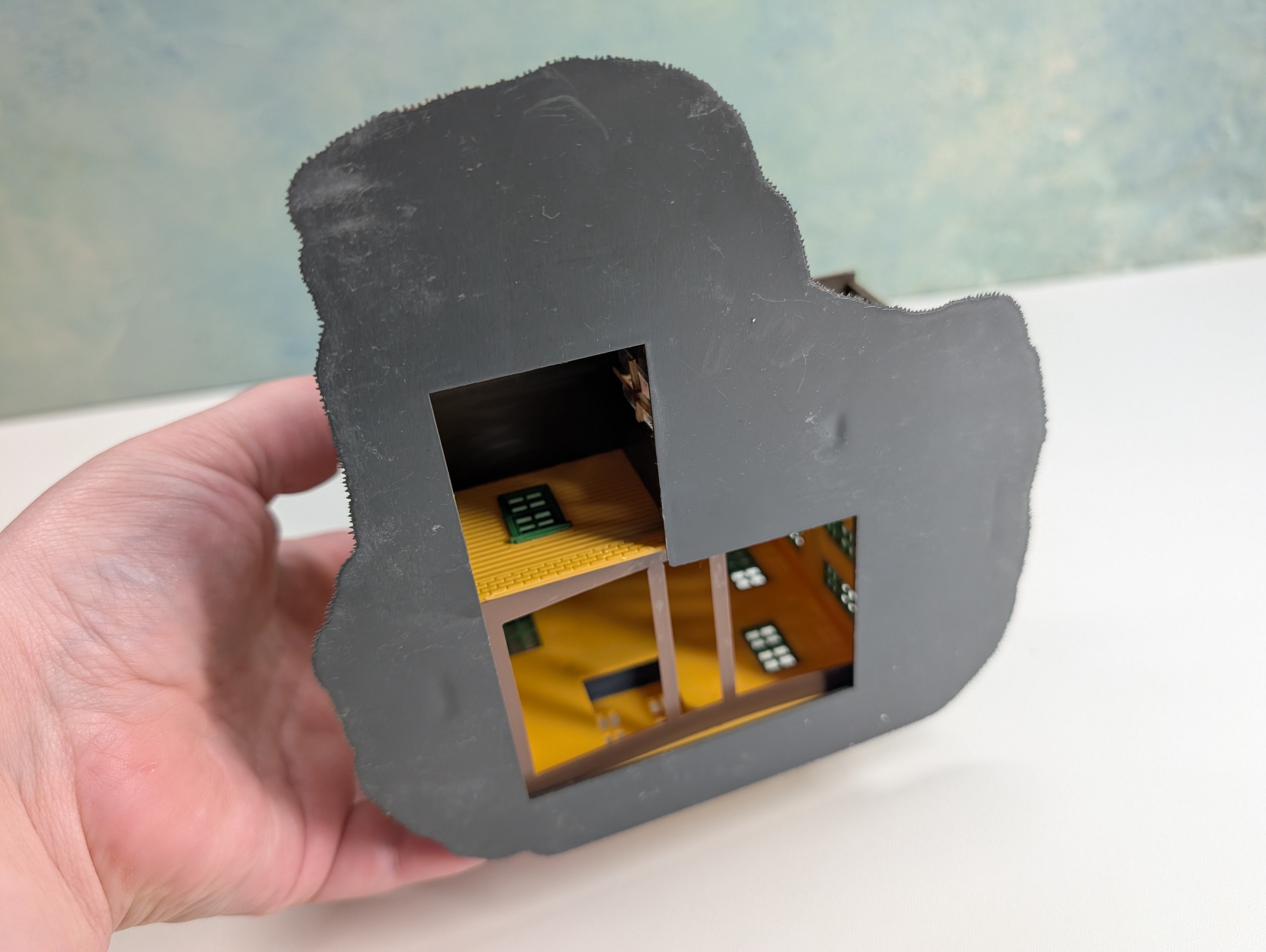 USED HO Scale Yellow House w/ Shed