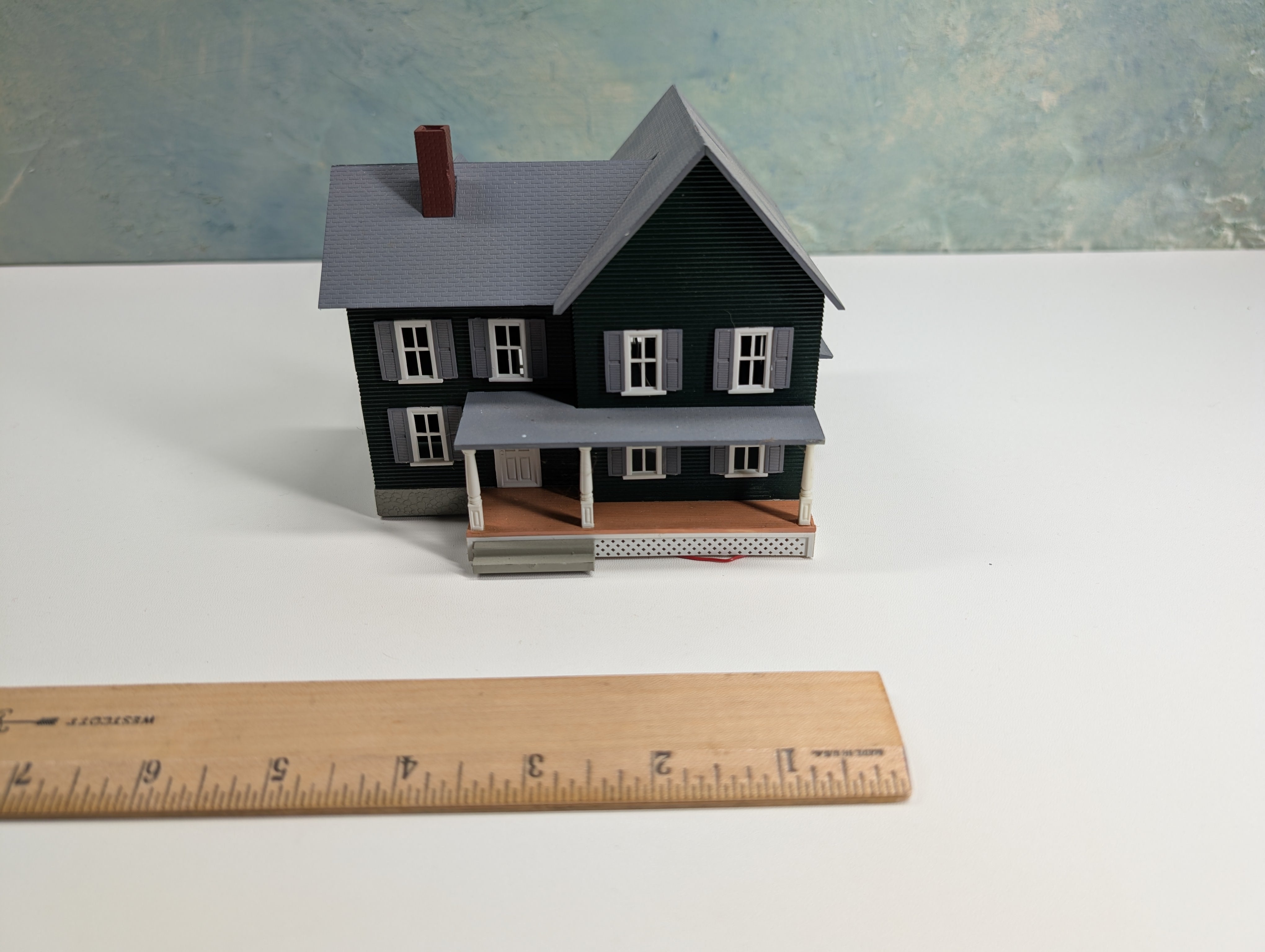USED HO Scale Dark Green Farm House