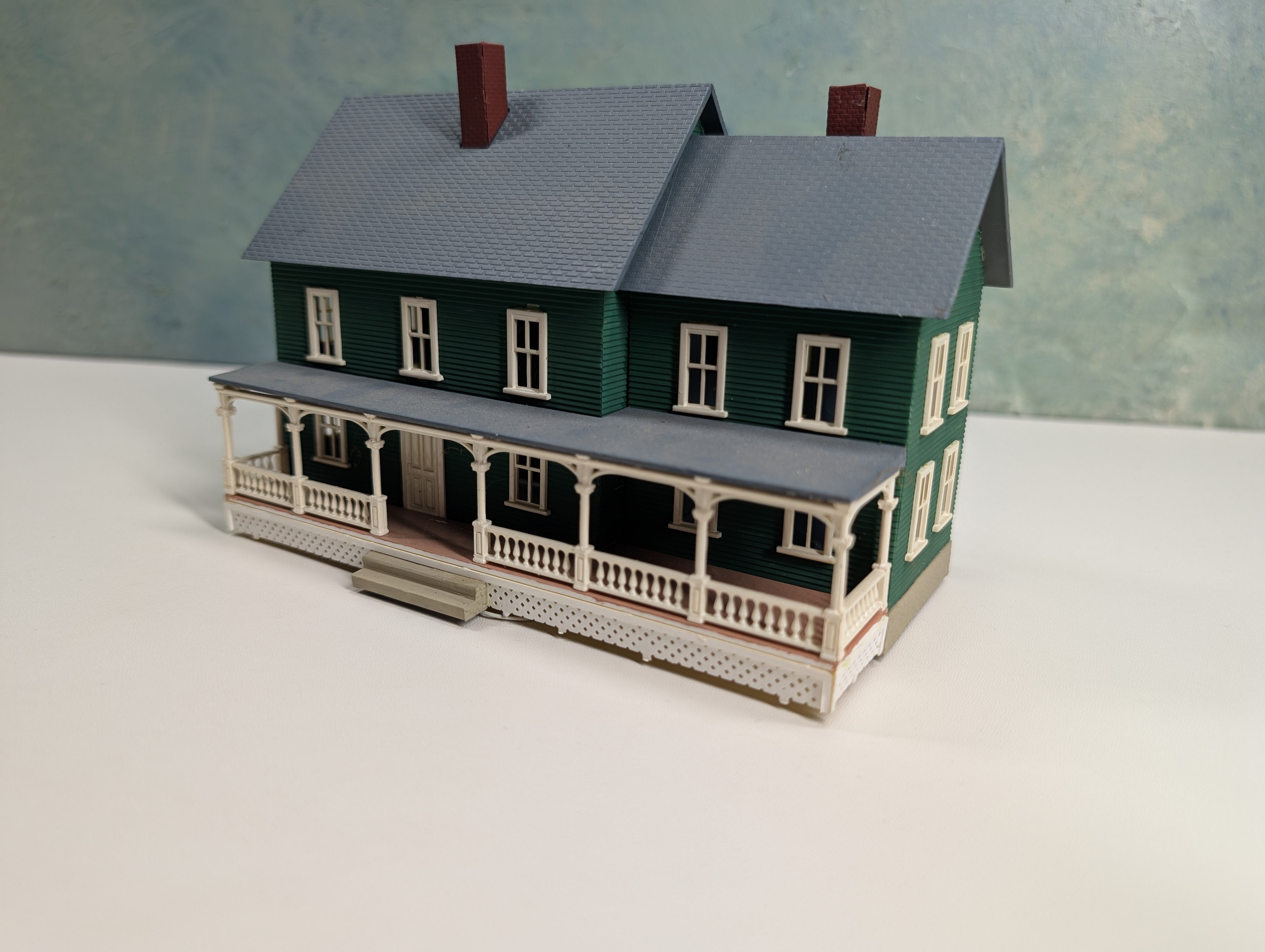 USED HO Scale Dark Green House with Porch
