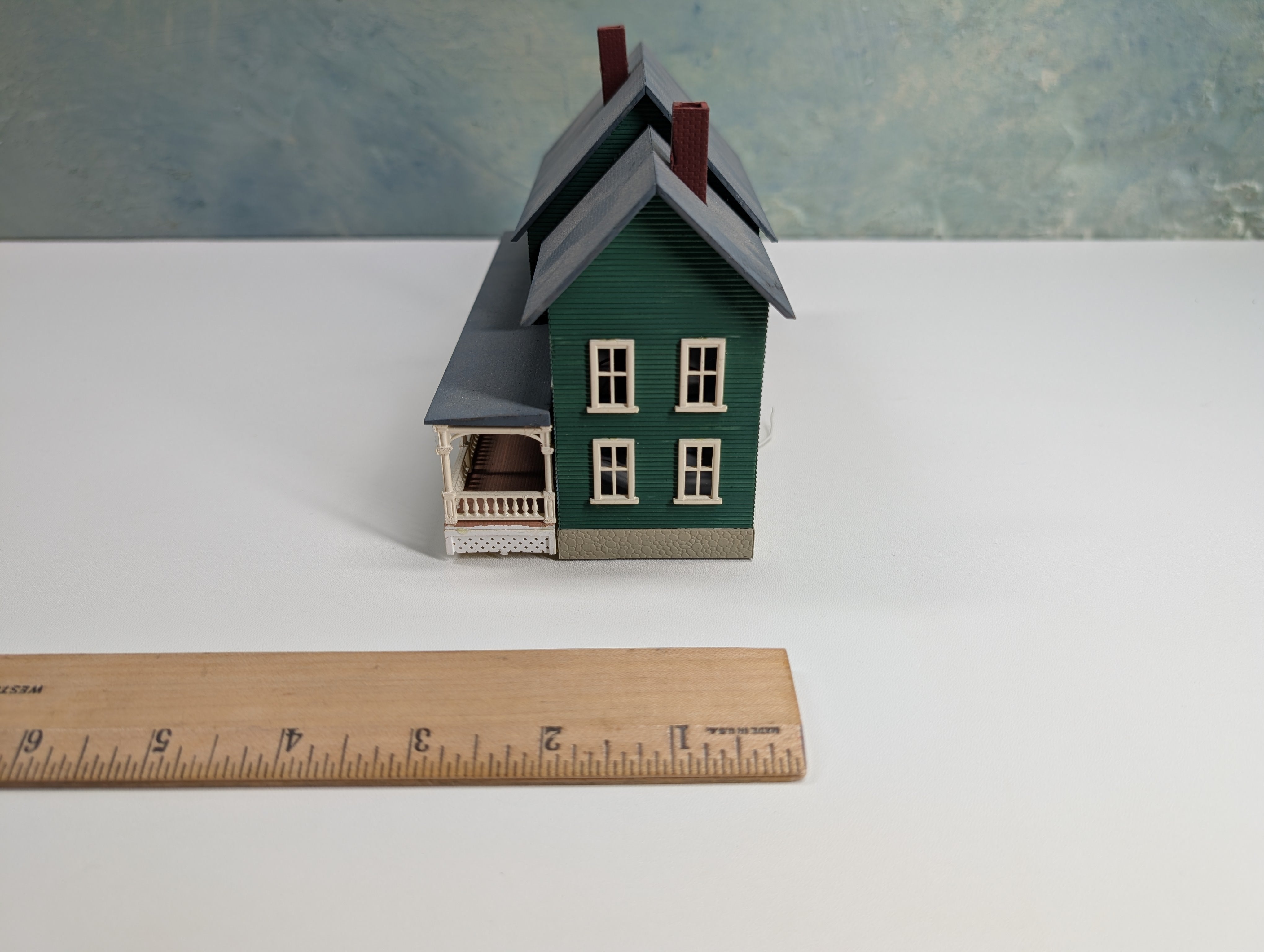 USED HO Scale Dark Green House with Porch