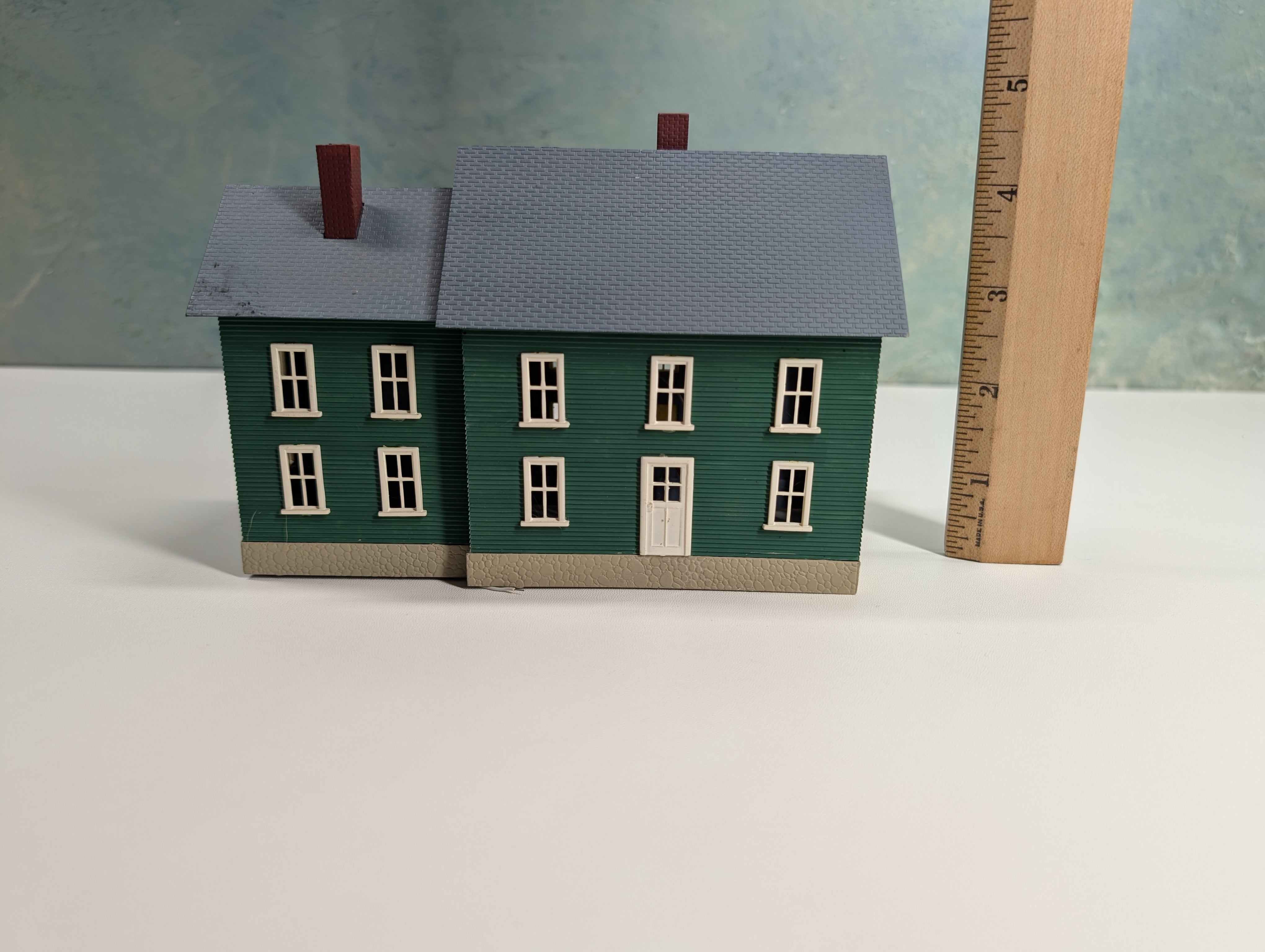 USED HO Scale Dark Green House with Porch