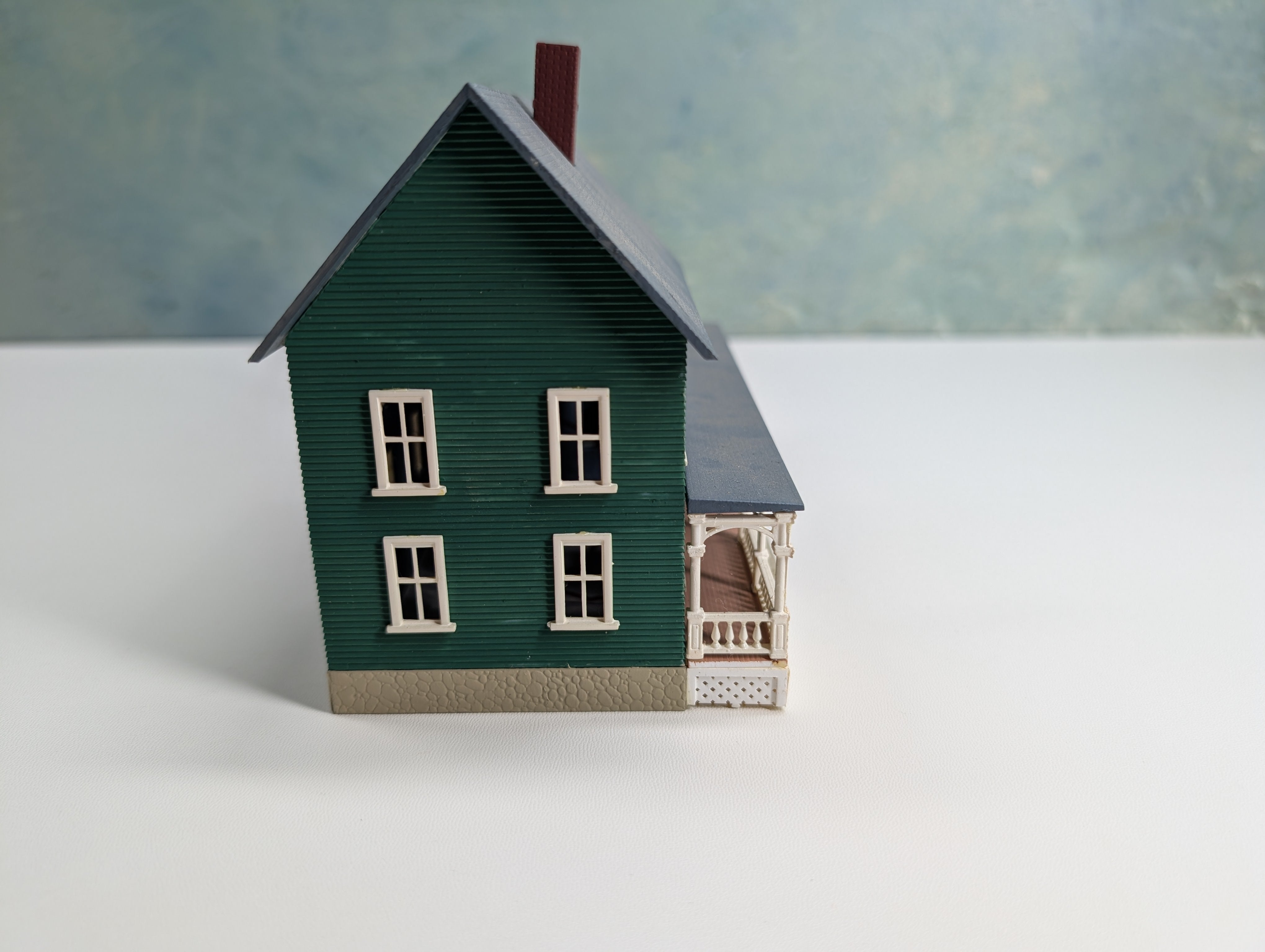USED HO Scale Dark Green House with Porch