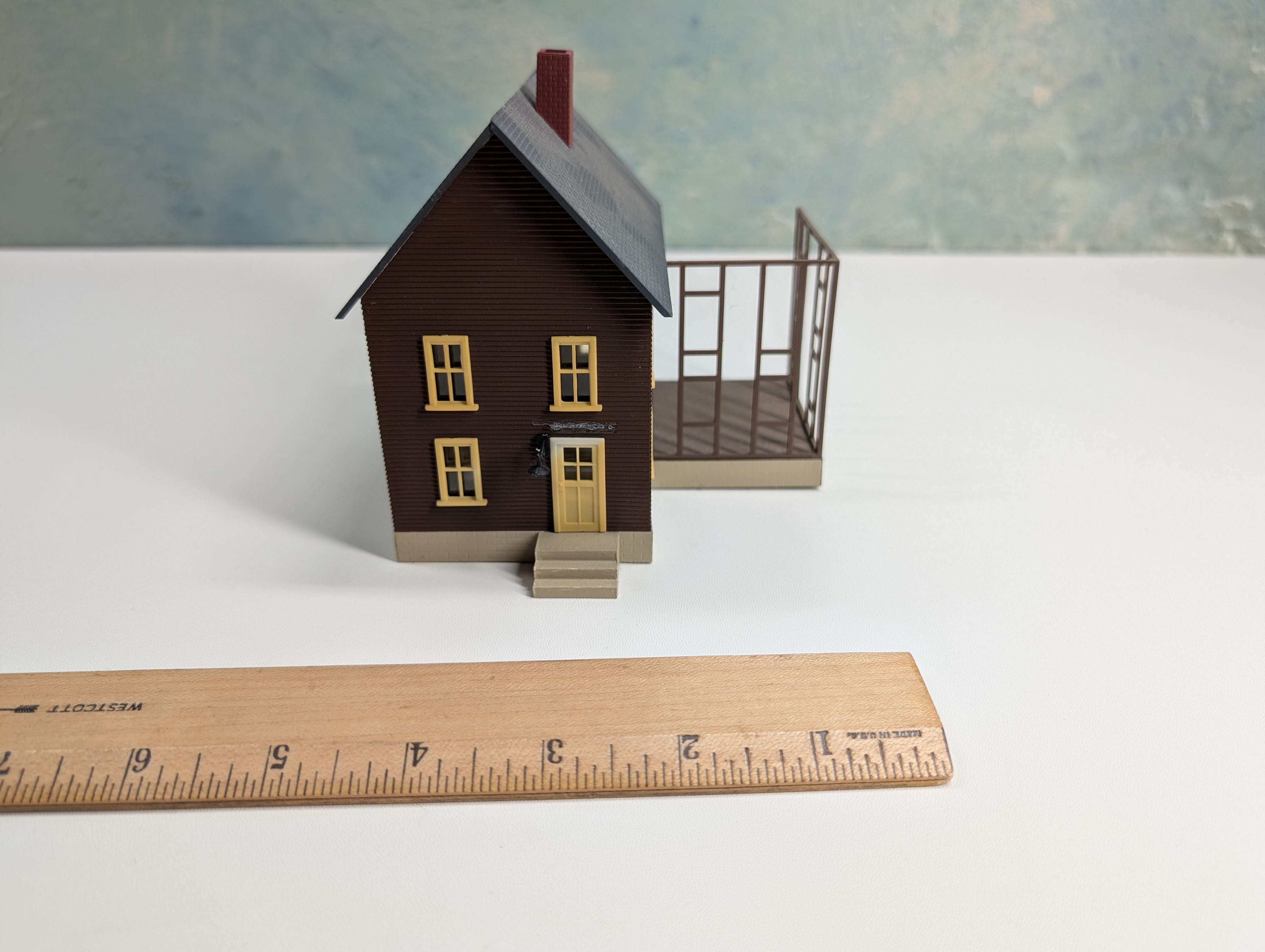 USED HO Scale Brown House with Under Construction Addition