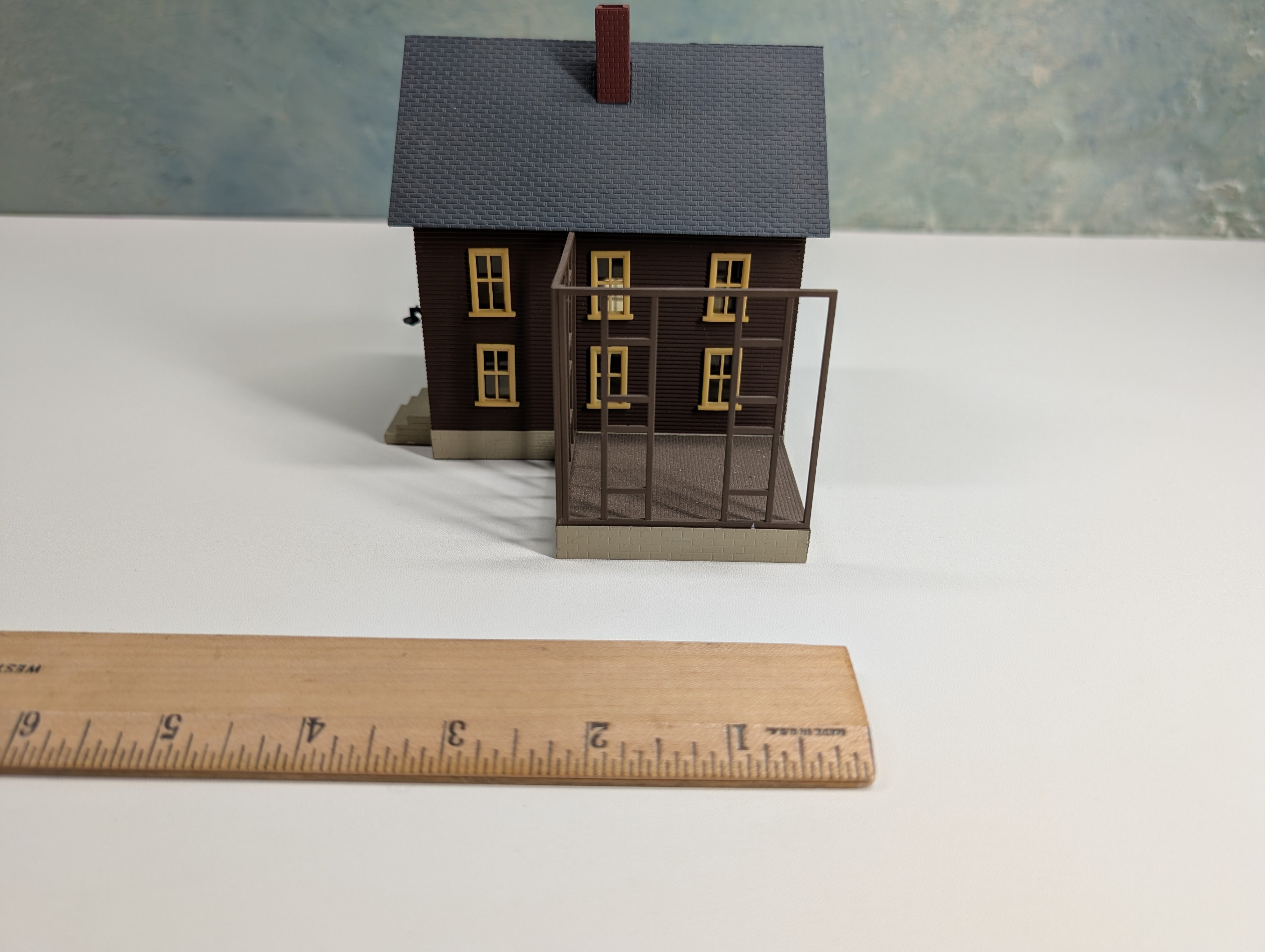 USED HO Scale Brown House with Under Construction Addition