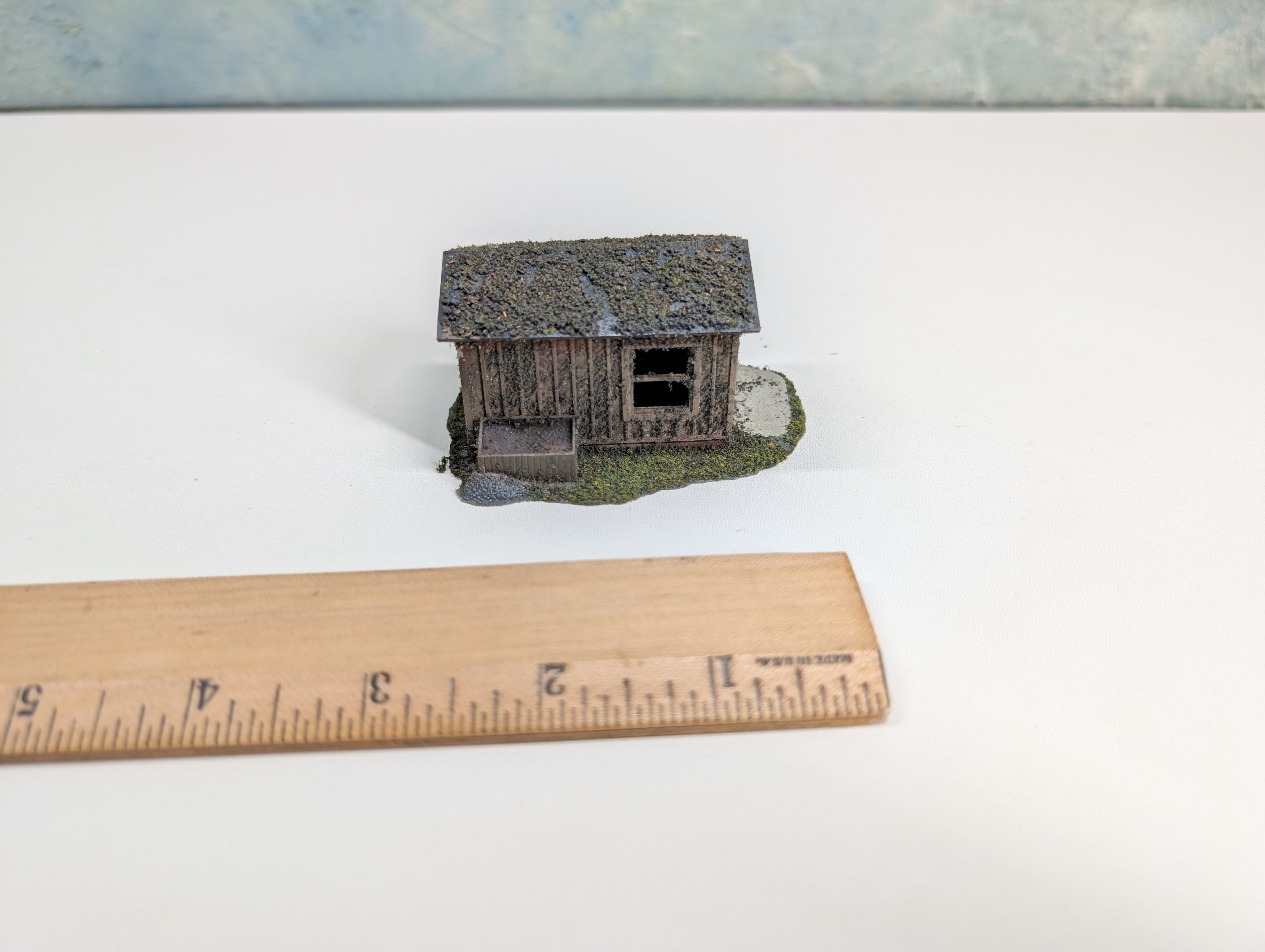 USED HO Scale Shanty, Weathered w/ Greenery