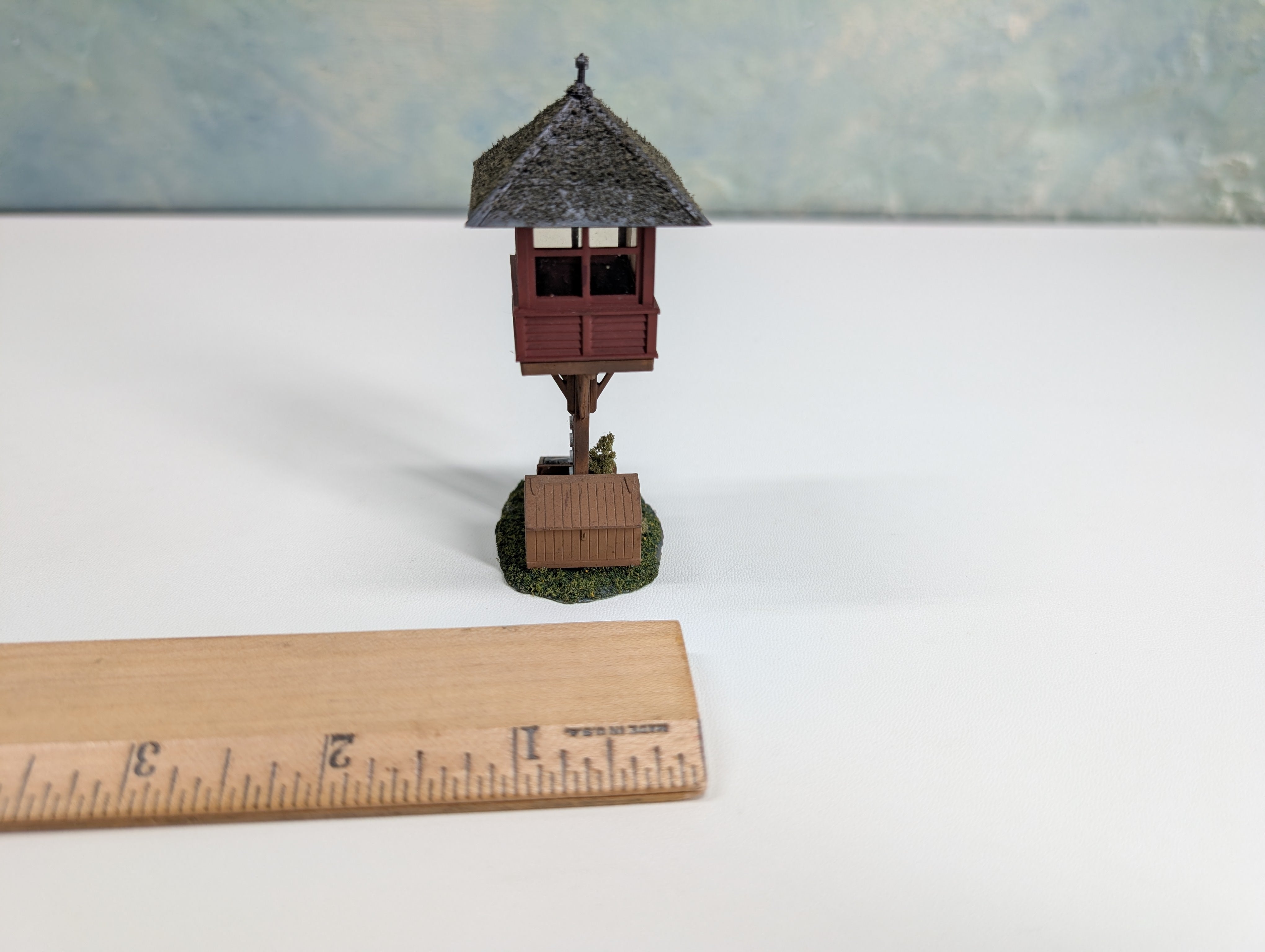 USED HO Scale Elevated Gate Tower w/ Greenery
