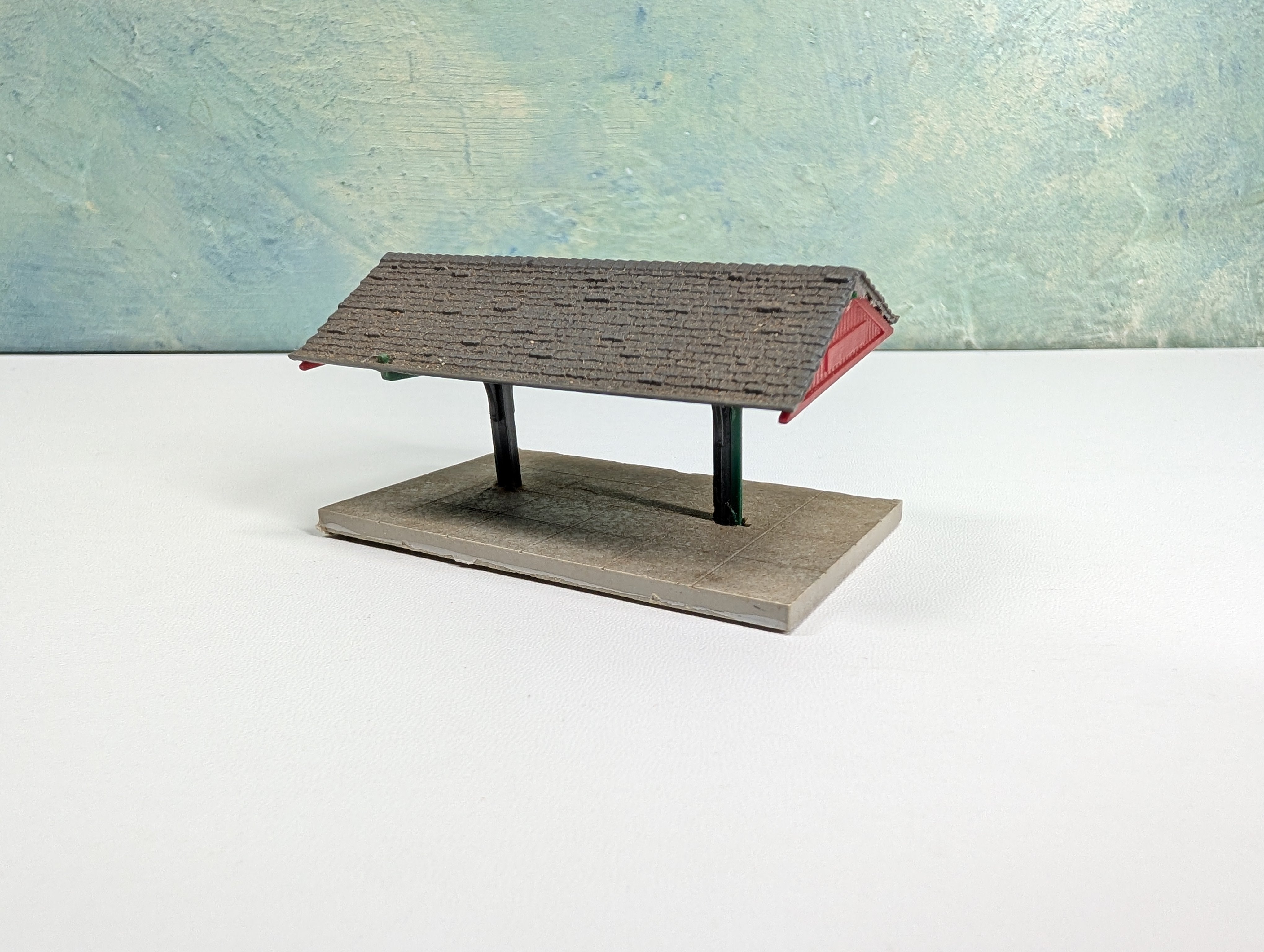 USED HO Scale Small Passenger Platform