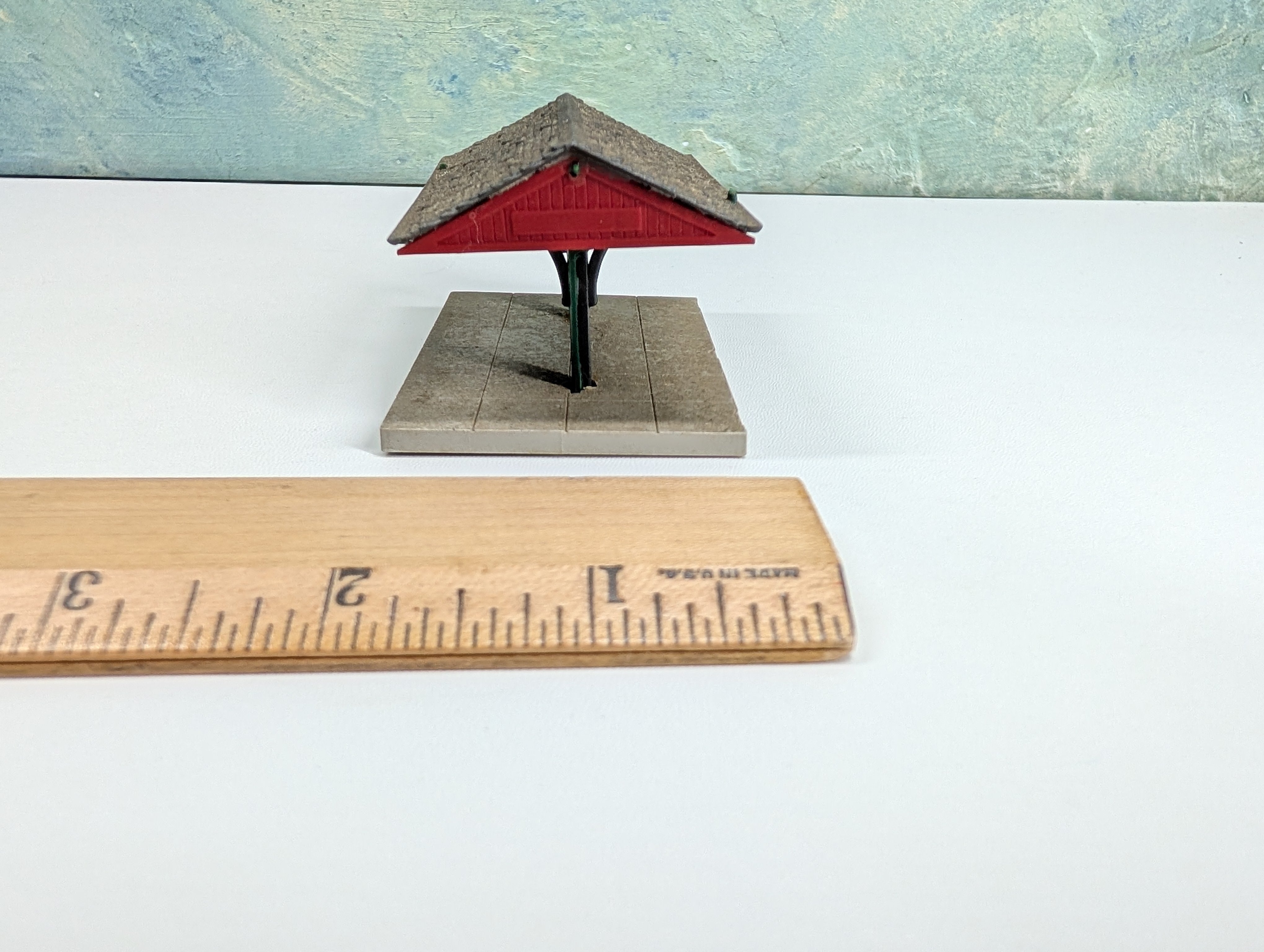 USED HO Scale Small Passenger Platform