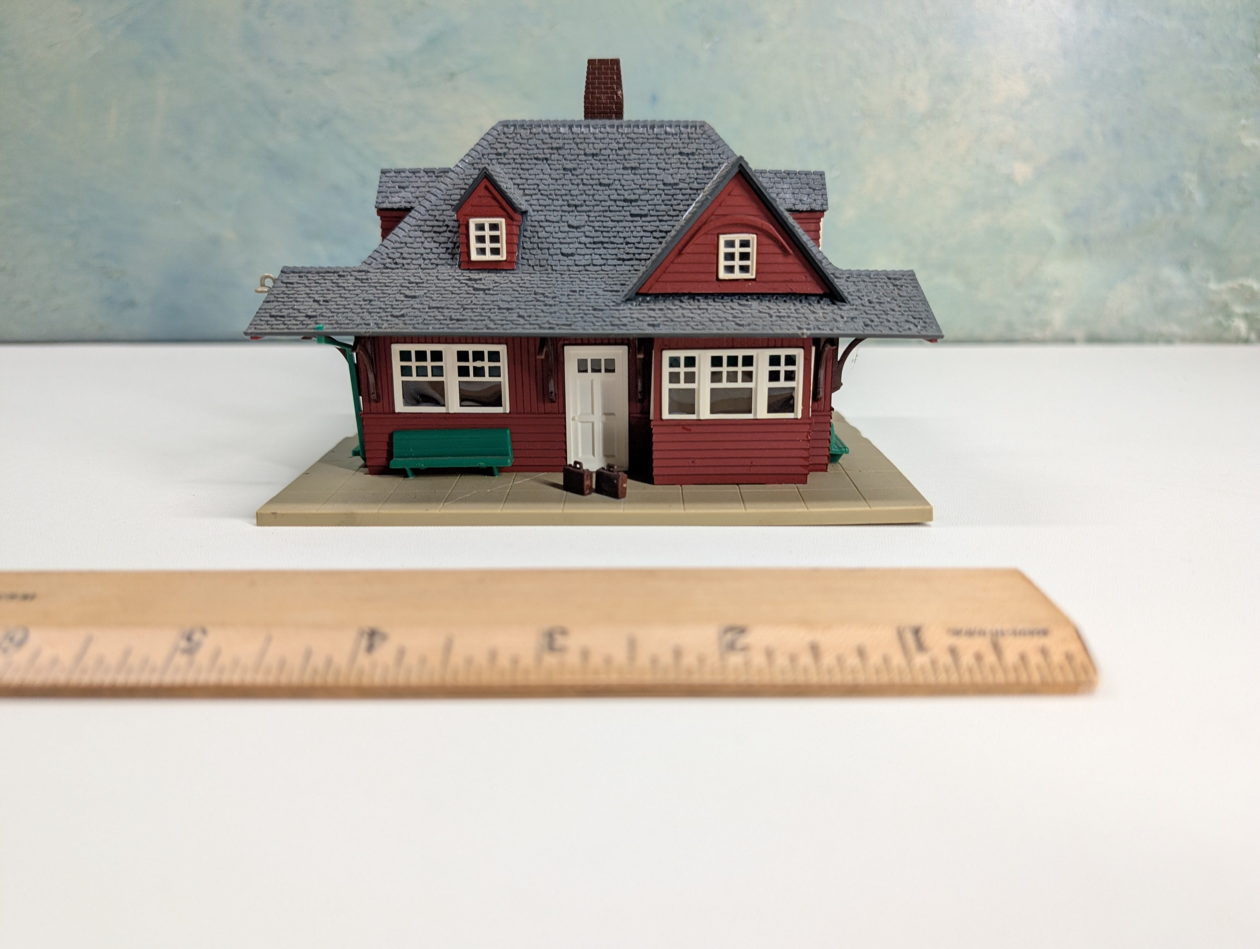 USED HO Scale Hillside Railroad Station