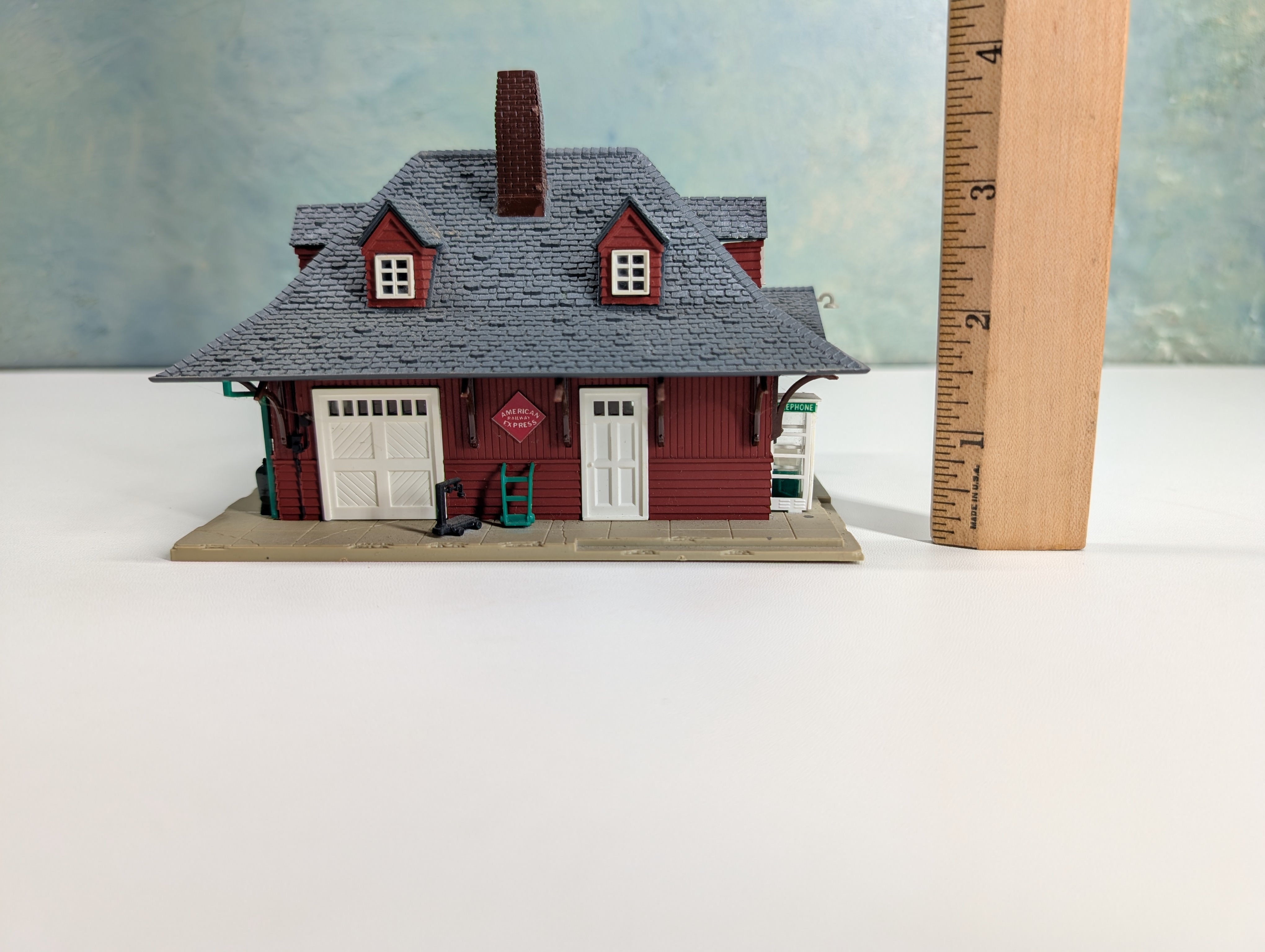 USED HO Scale Hillside Railroad Station