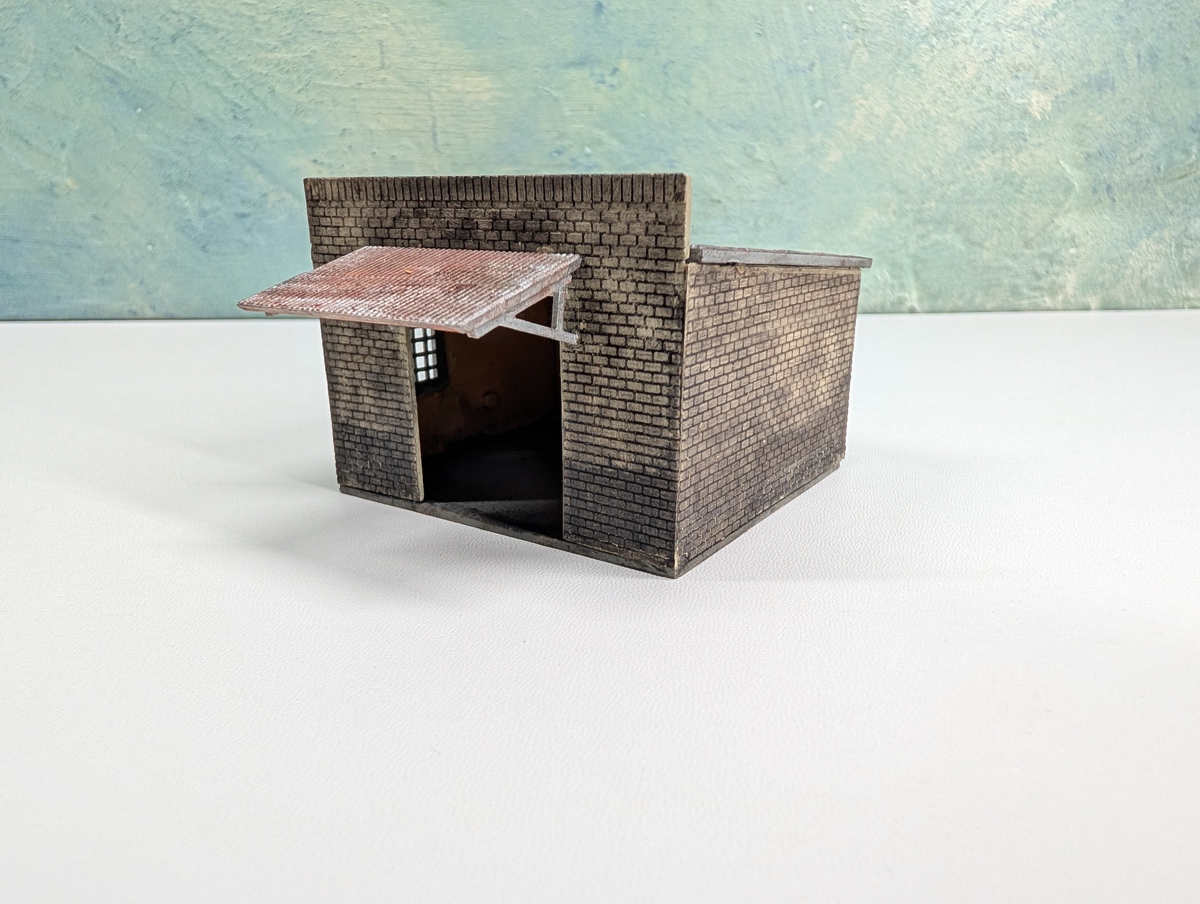 USED HO Scale Weathered Garage