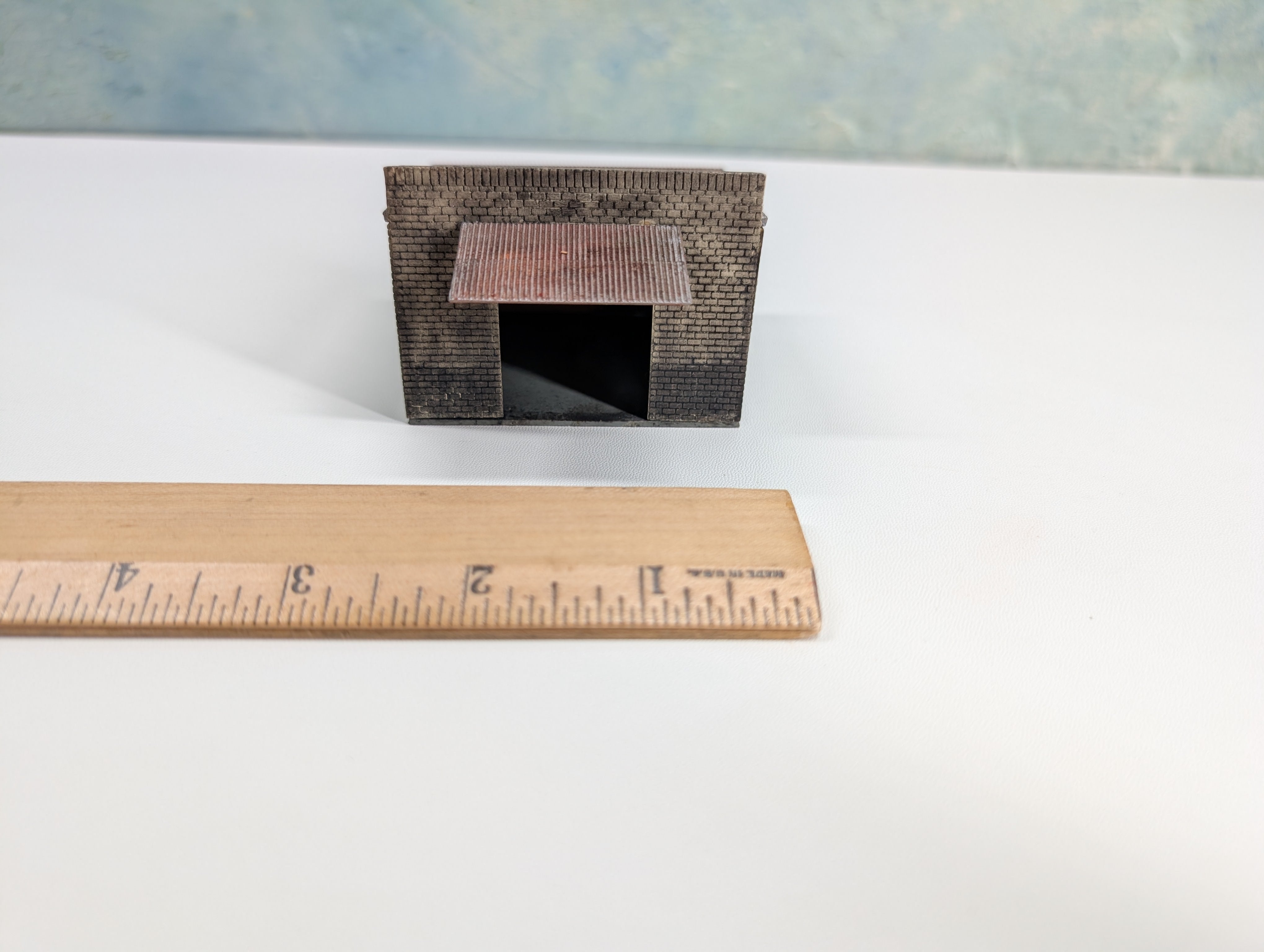 USED HO Scale Weathered Garage