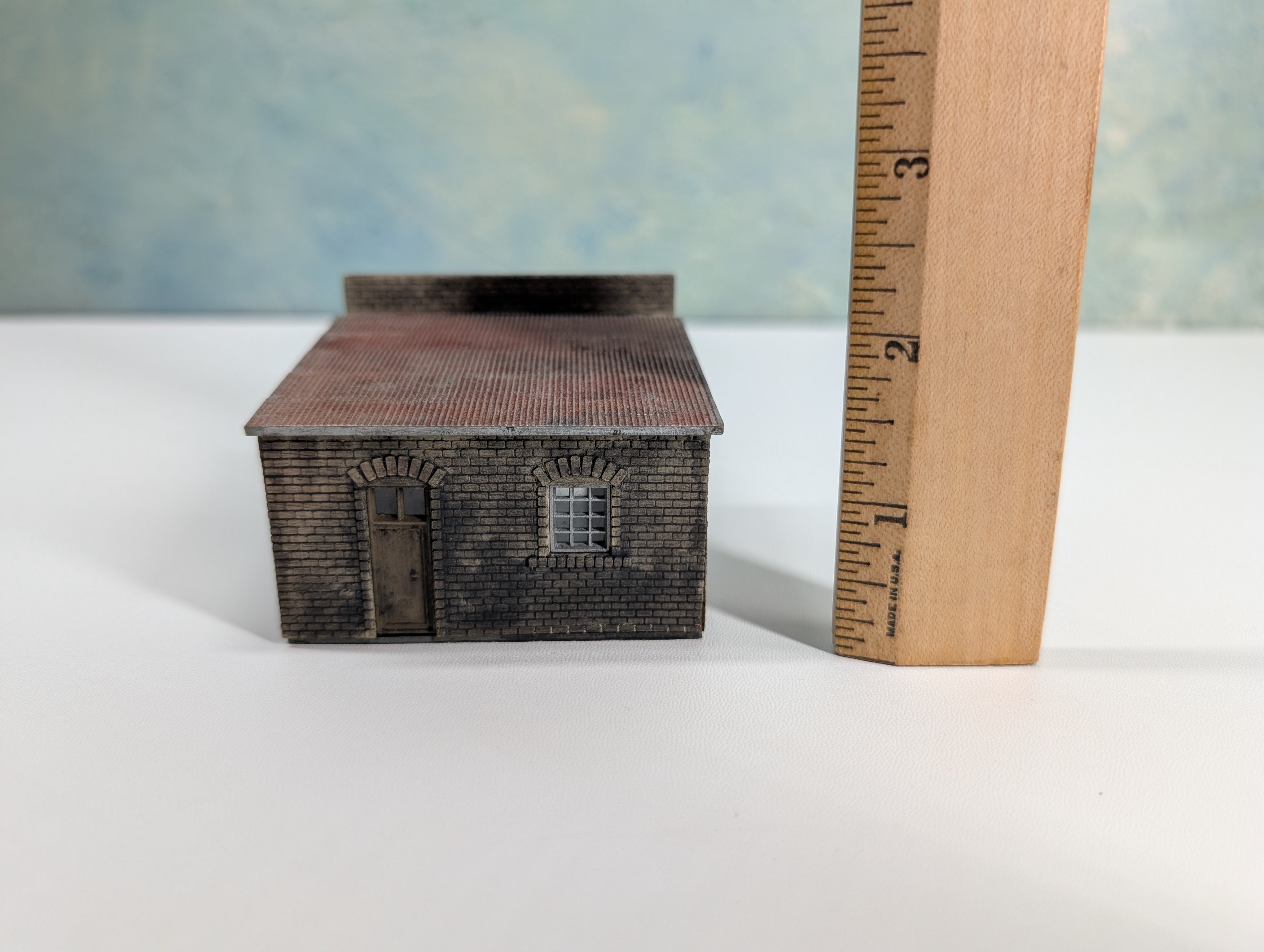 USED HO Scale Weathered Garage