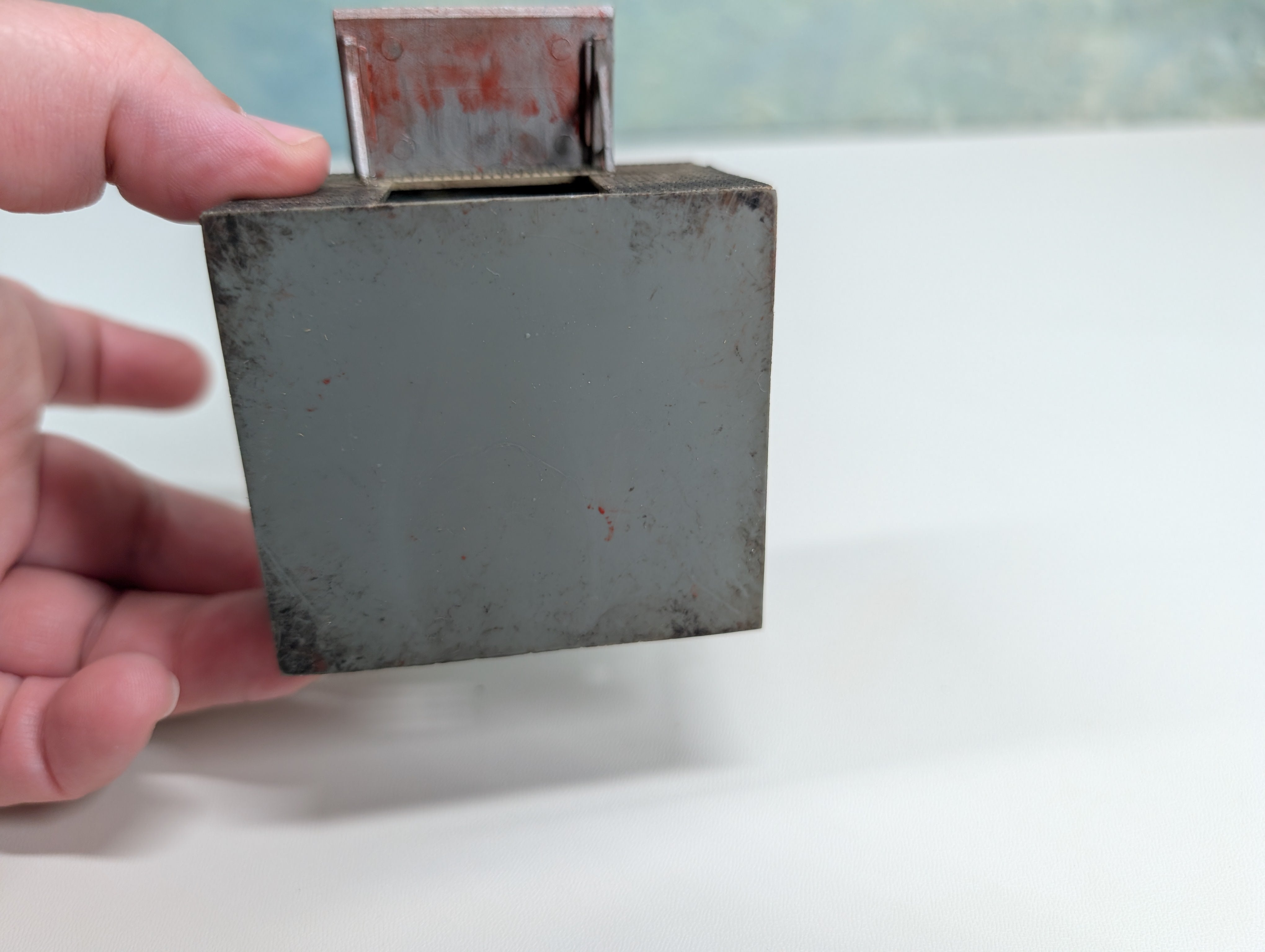 USED HO Scale Weathered Garage