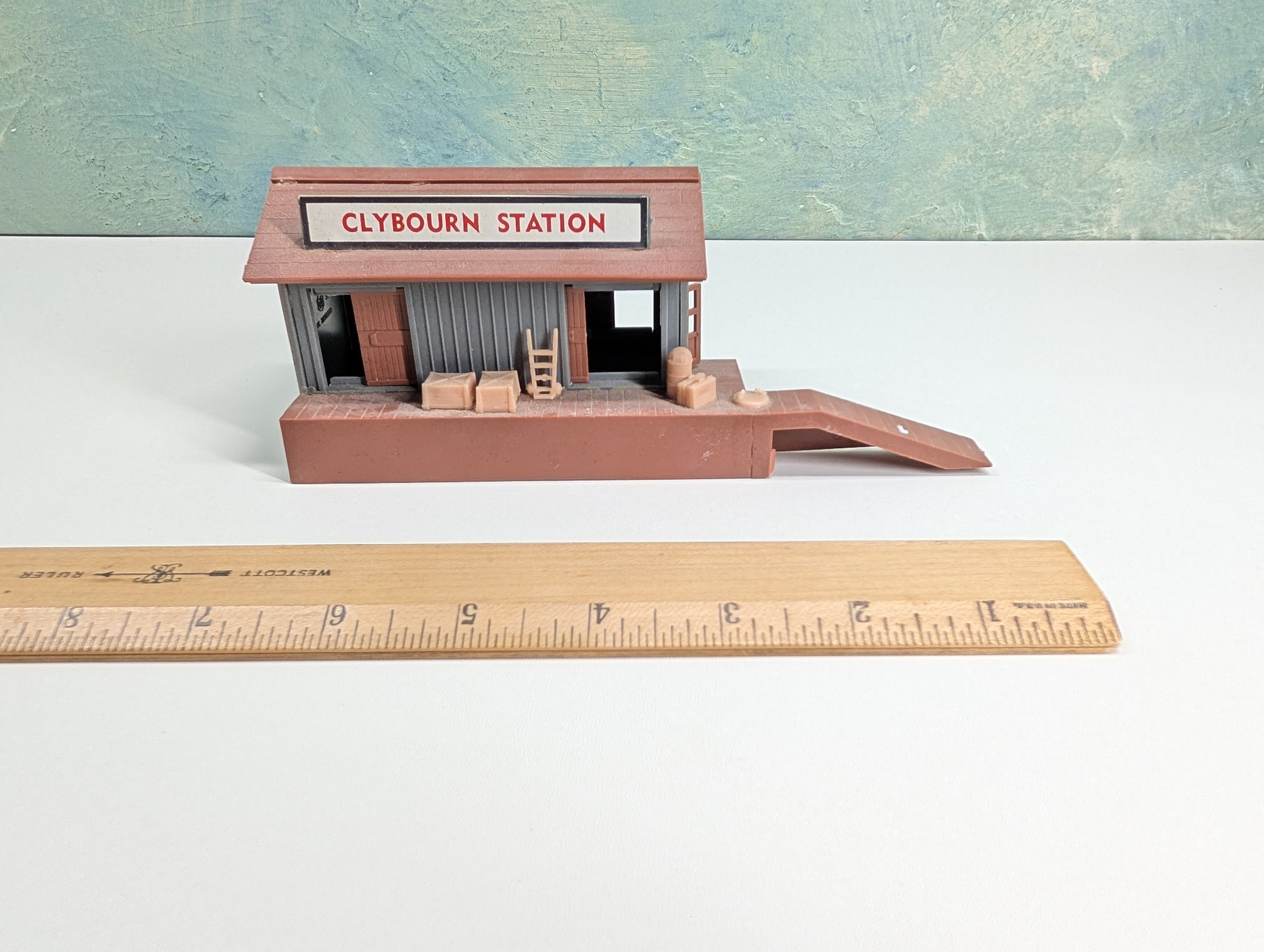 USED Bachmann Plasticville HO Scale Clybourn Station