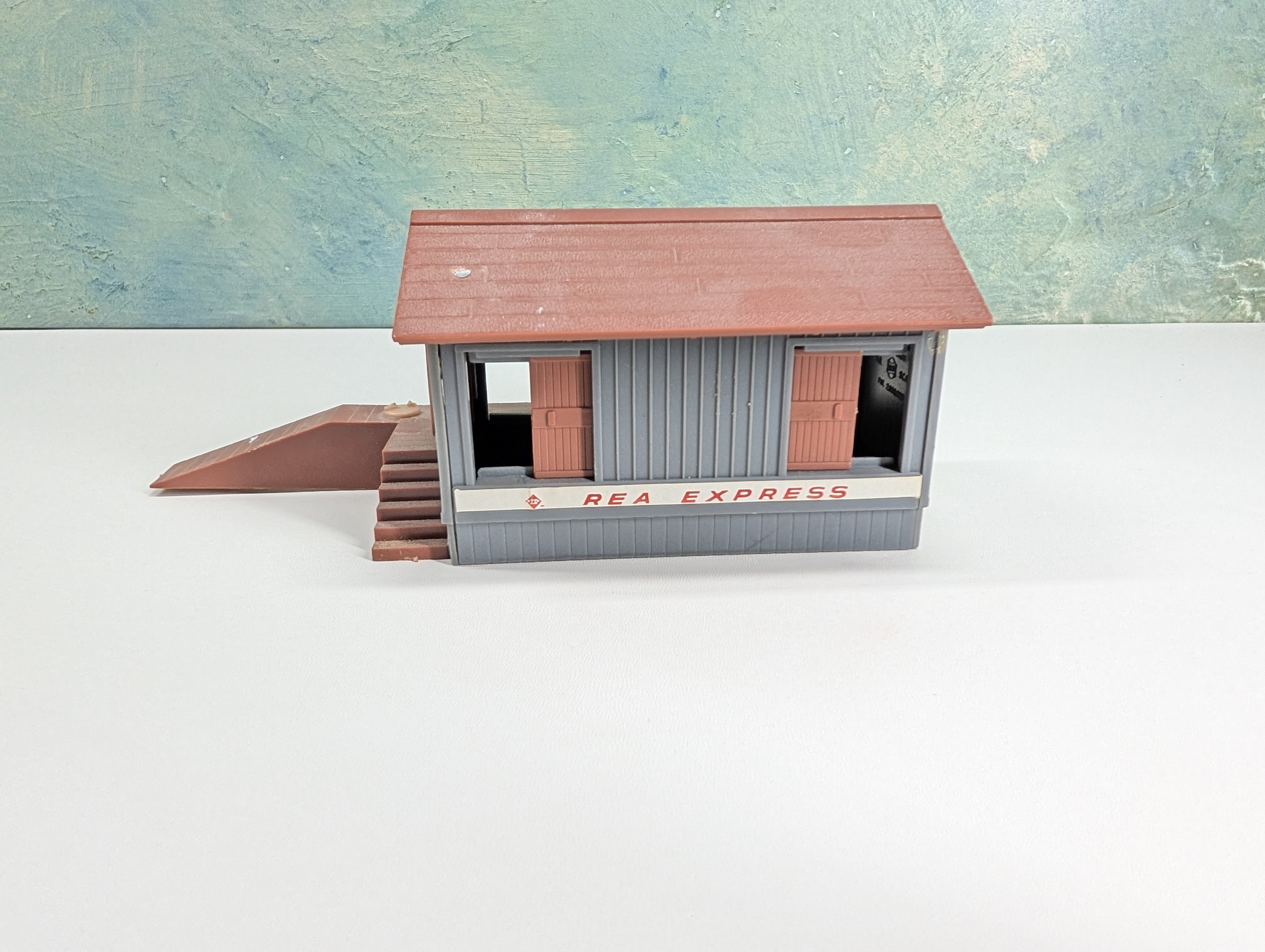 USED Bachmann Plasticville HO Scale Clybourn Station