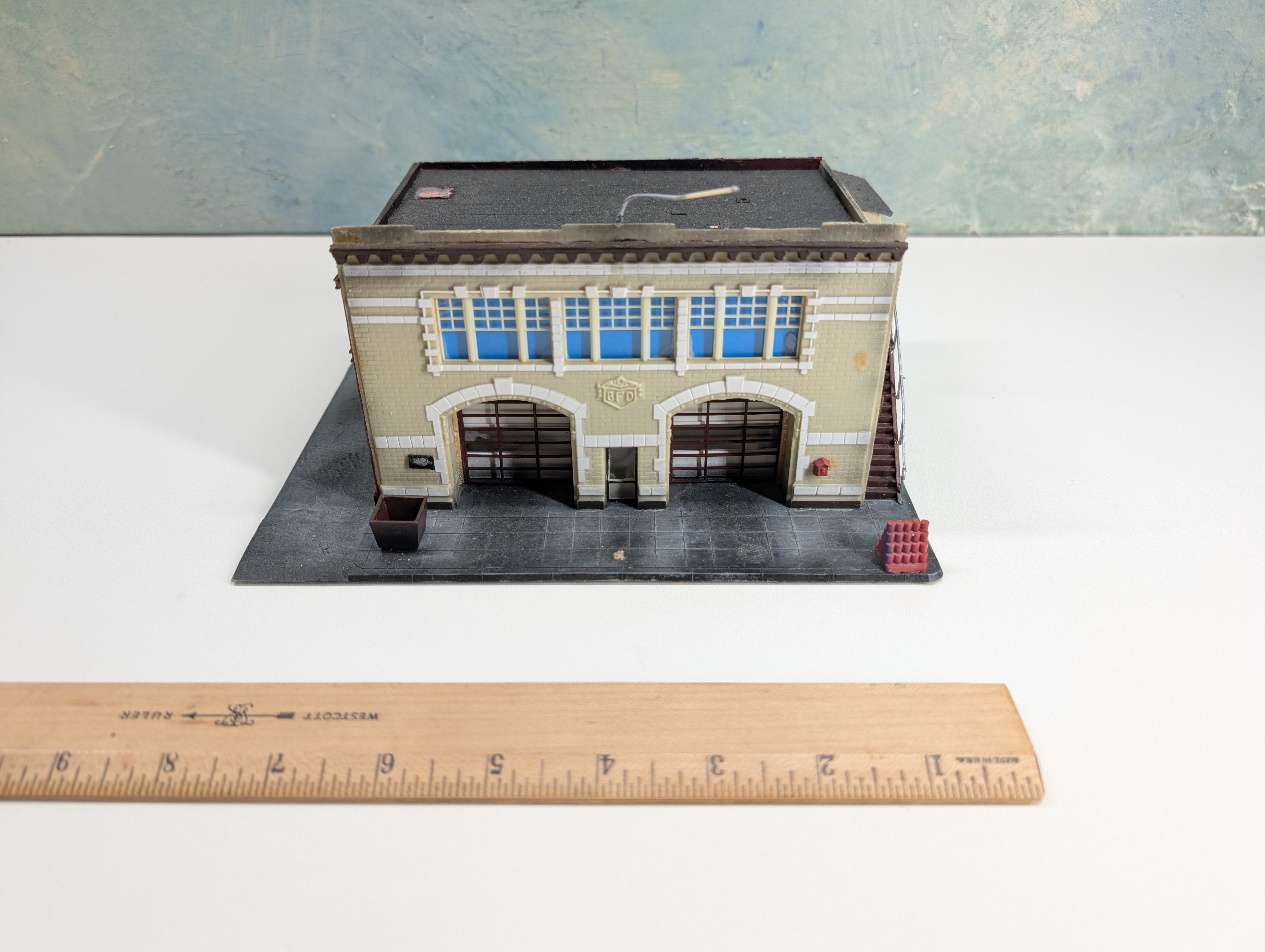 USED HO Scale Fire House
