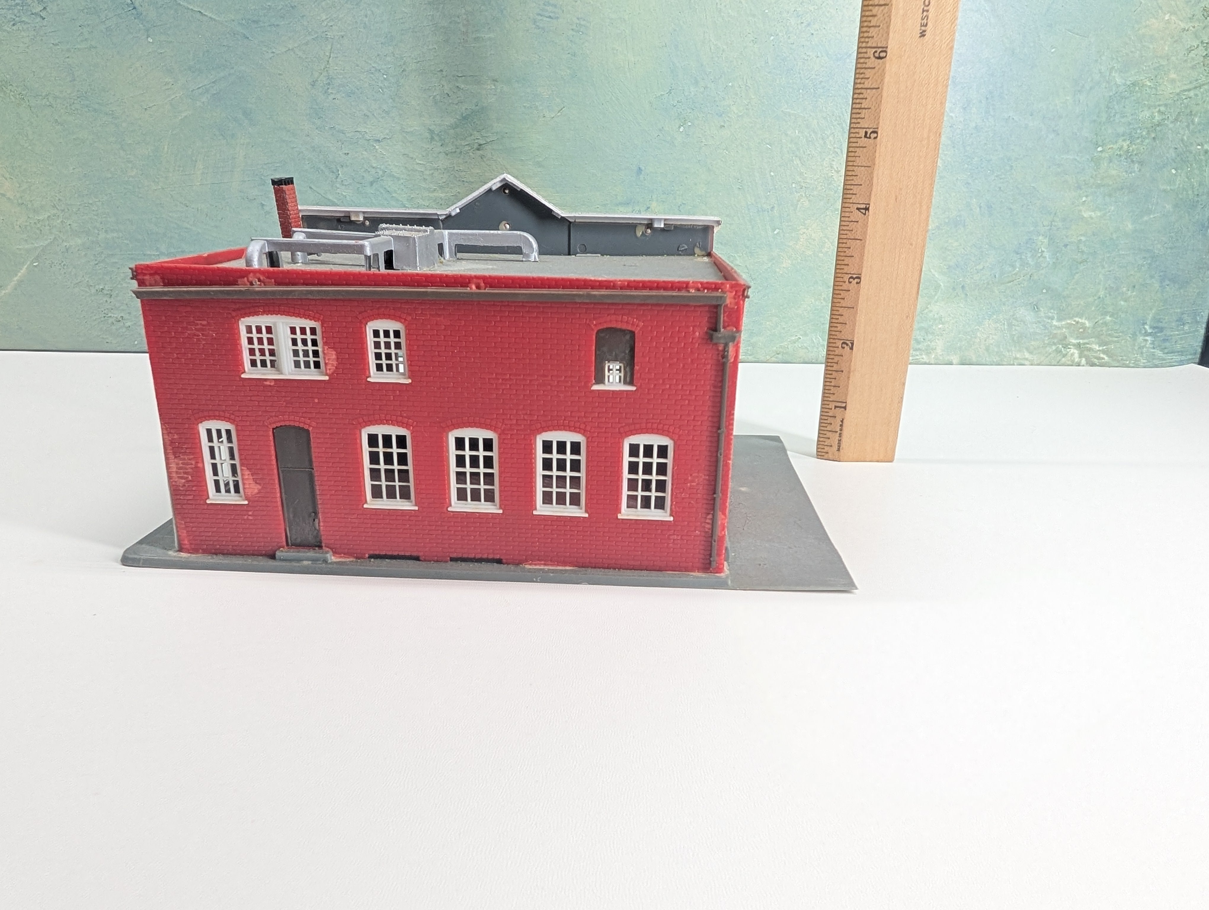 USED HO Scale Police Station