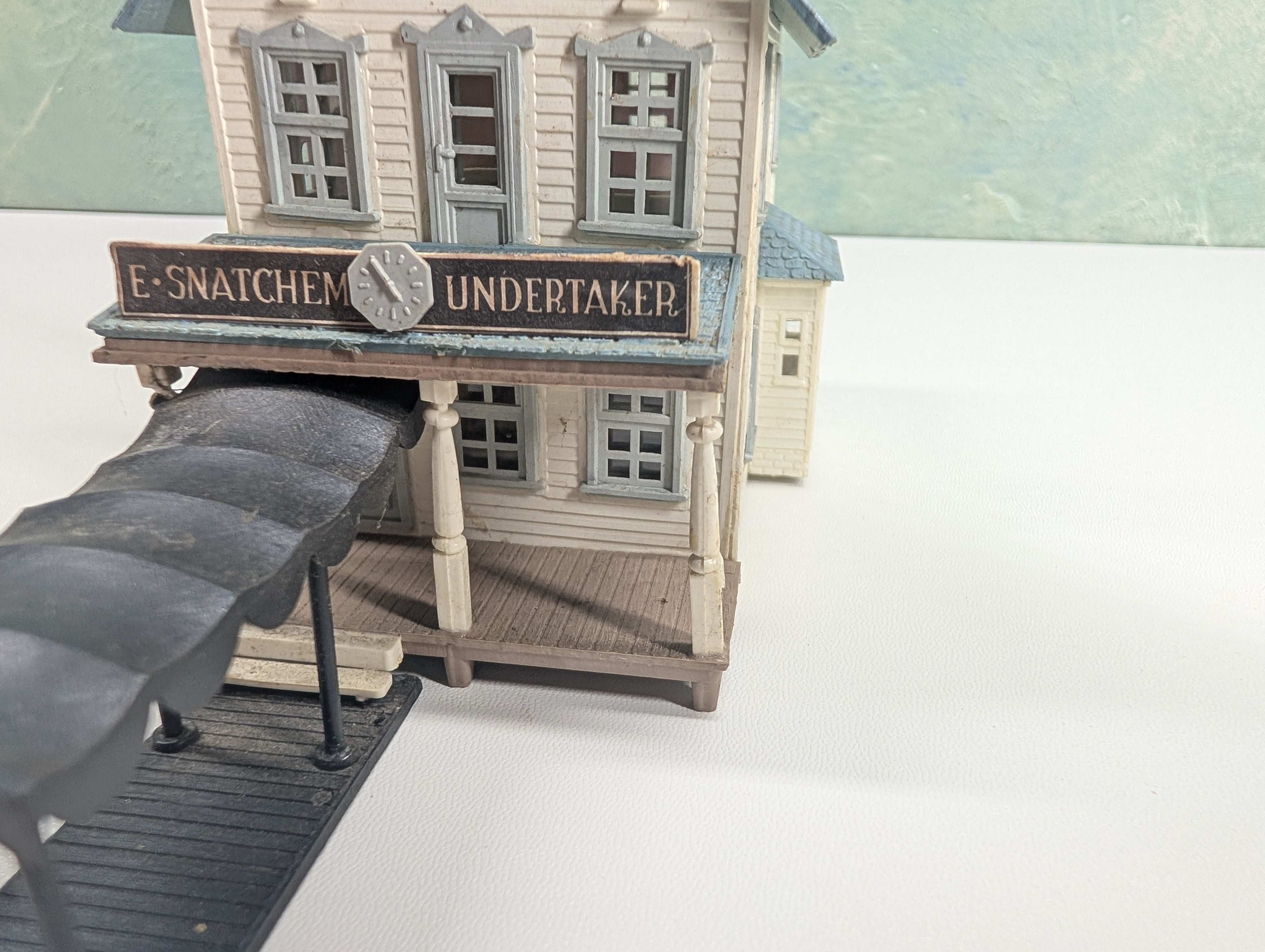 USED HO Scale E. Snatchem Undertaker