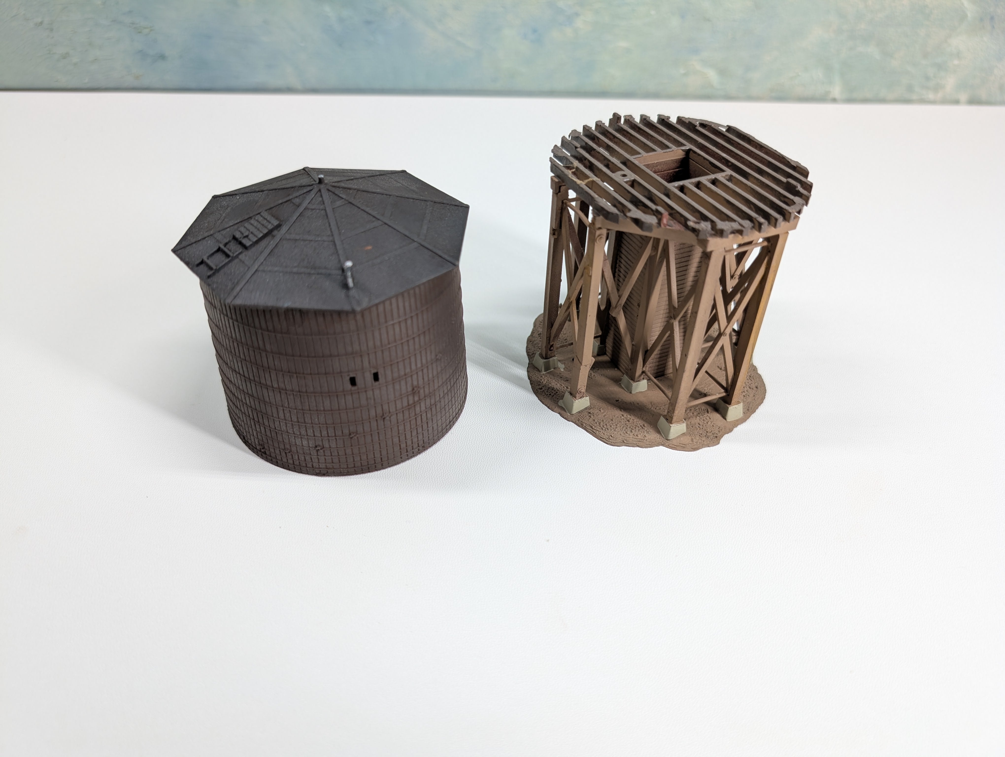 USED HO Scale Water Tower, Weathered