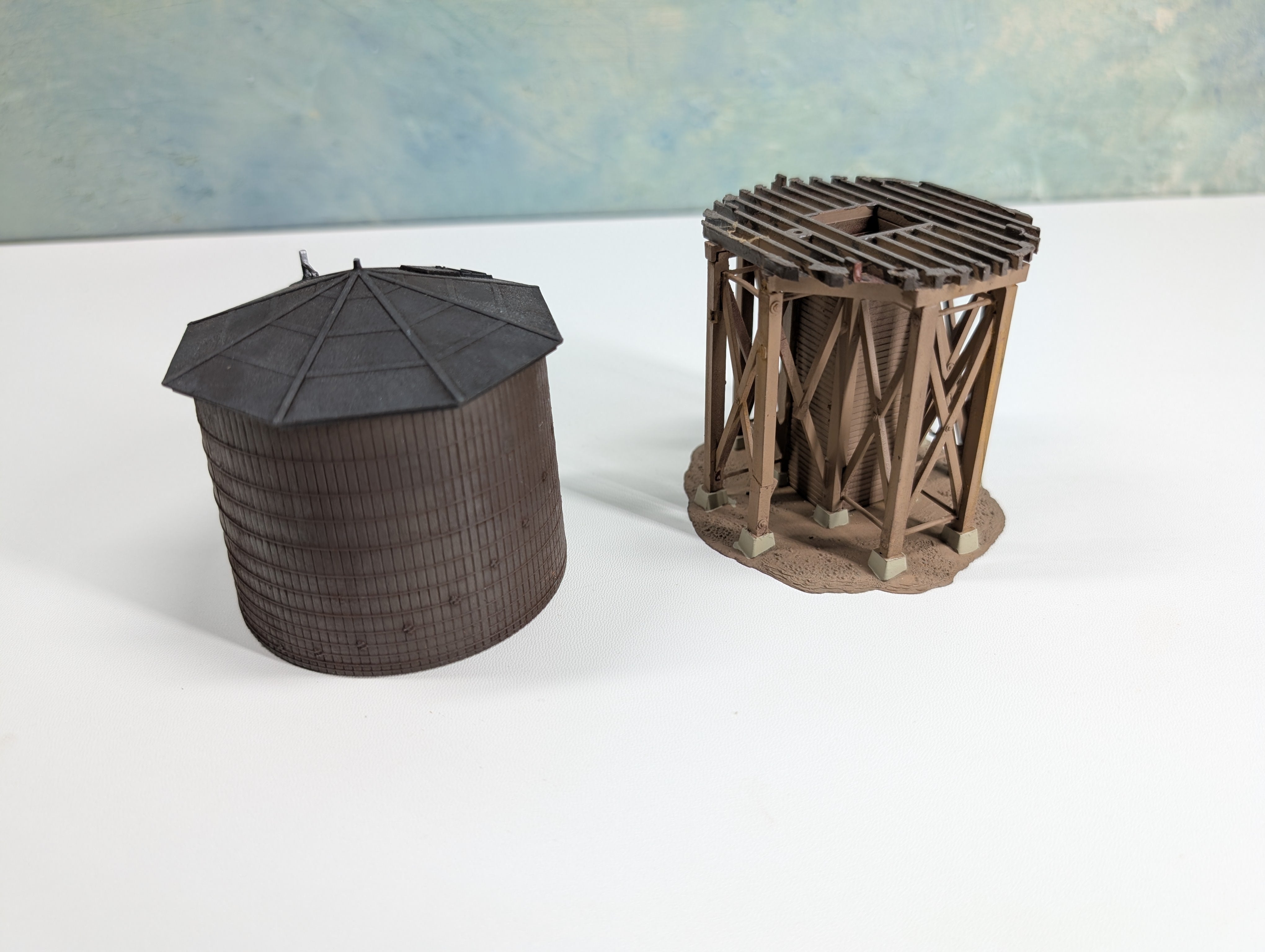 USED HO Scale Water Tower, Weathered
